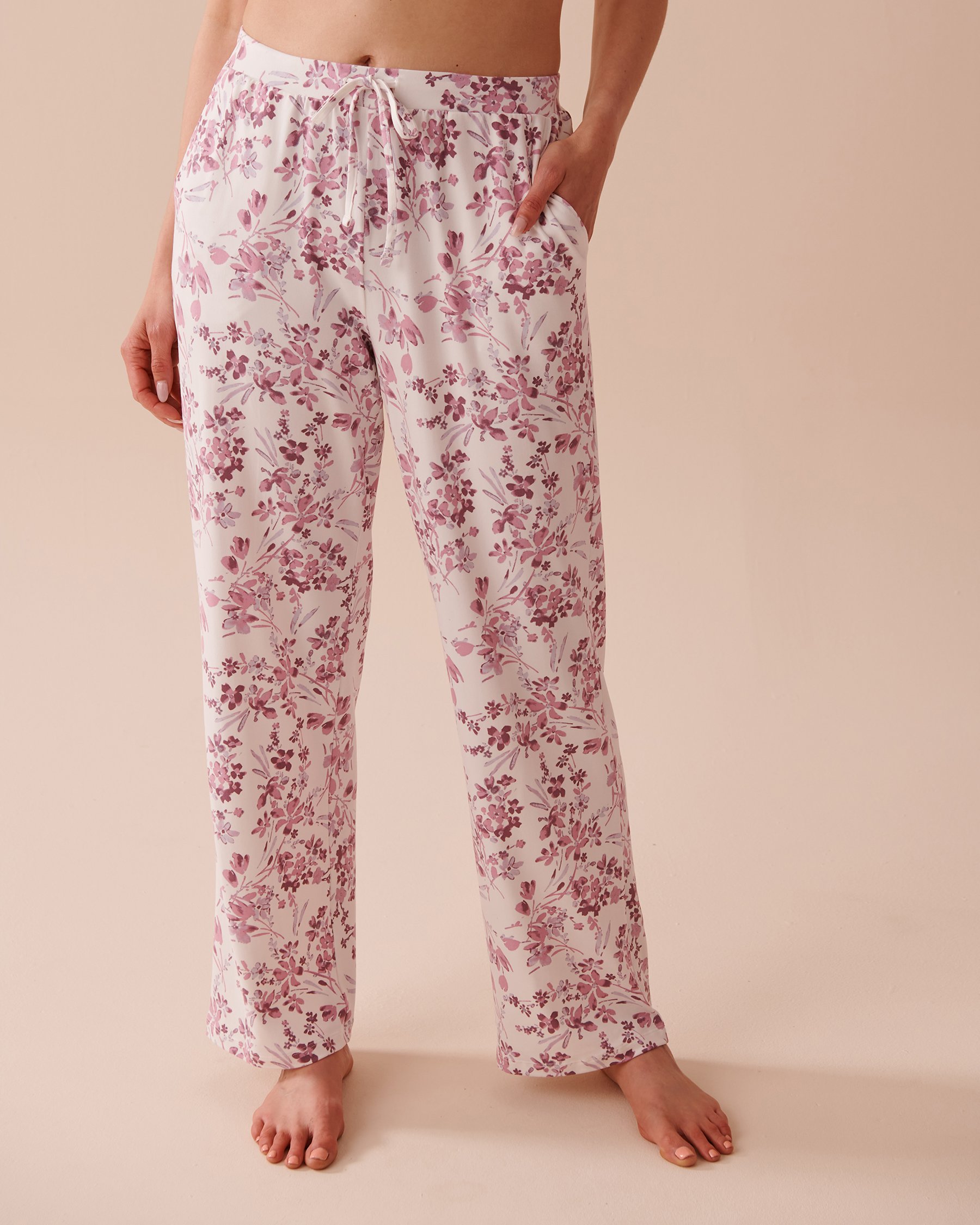 LA VIE EN ROSE Pantalon de pyjama ultra doux à fleurs mauves Fleurs mauves 40200604 - View1