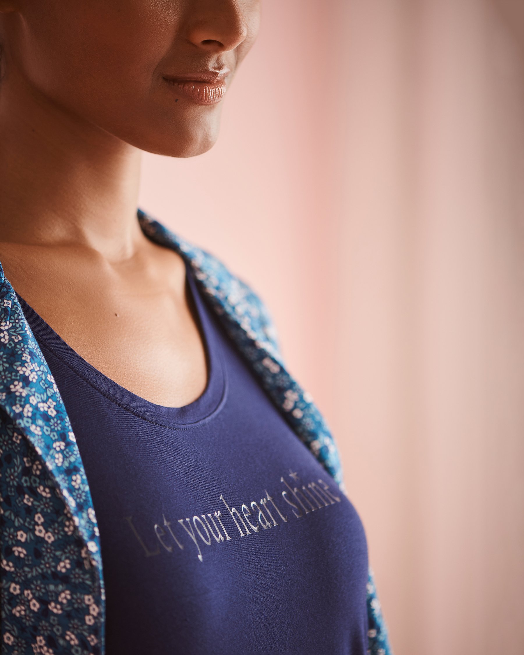 LA VIE EN ROSE Chandail manches courtes tombantes en jersey doux Bleu nuit 40100628 - Voir1