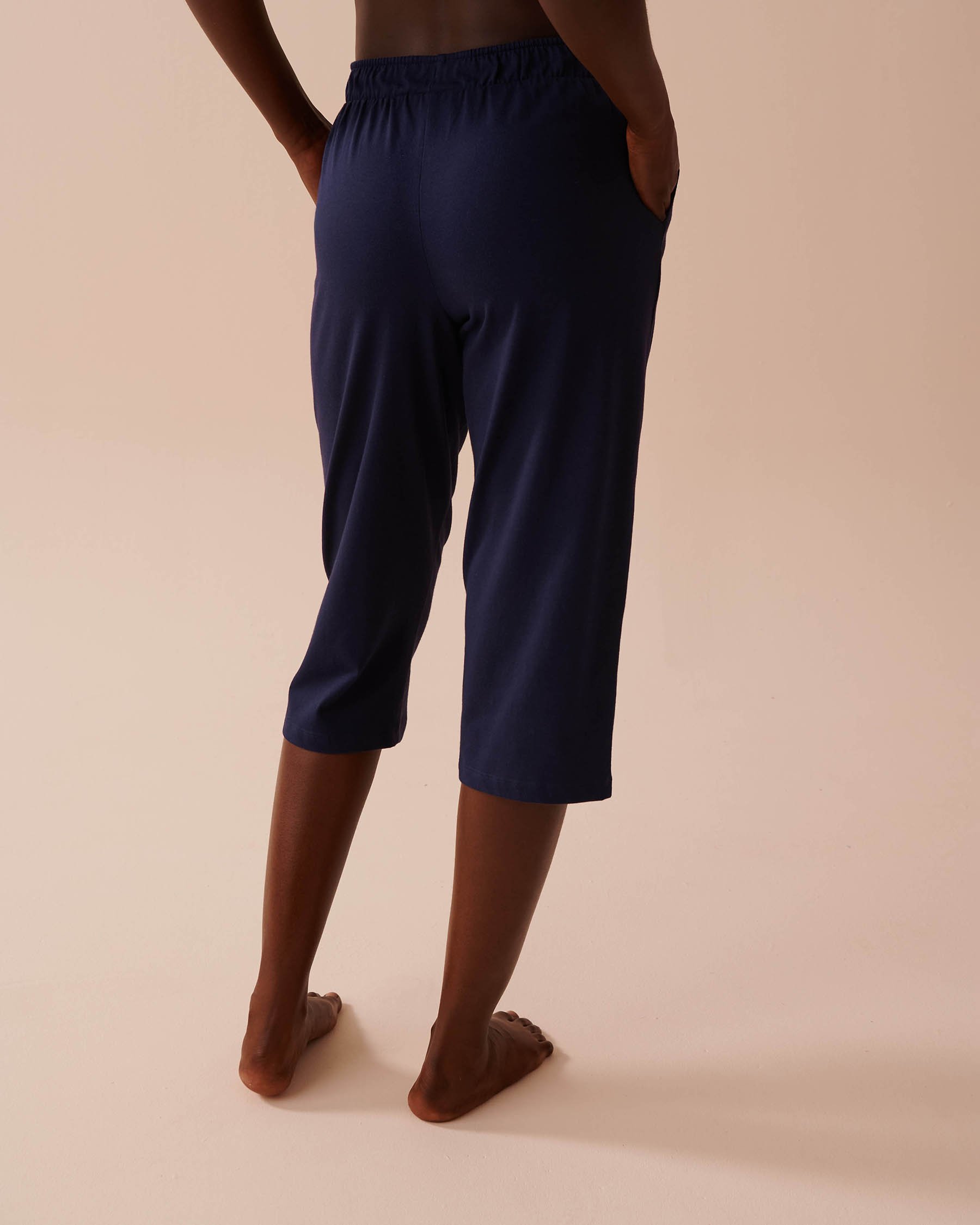 LA VIE EN ROSE Capri de pyjama en coton uni Bleu nuit 40200608 - Voir2