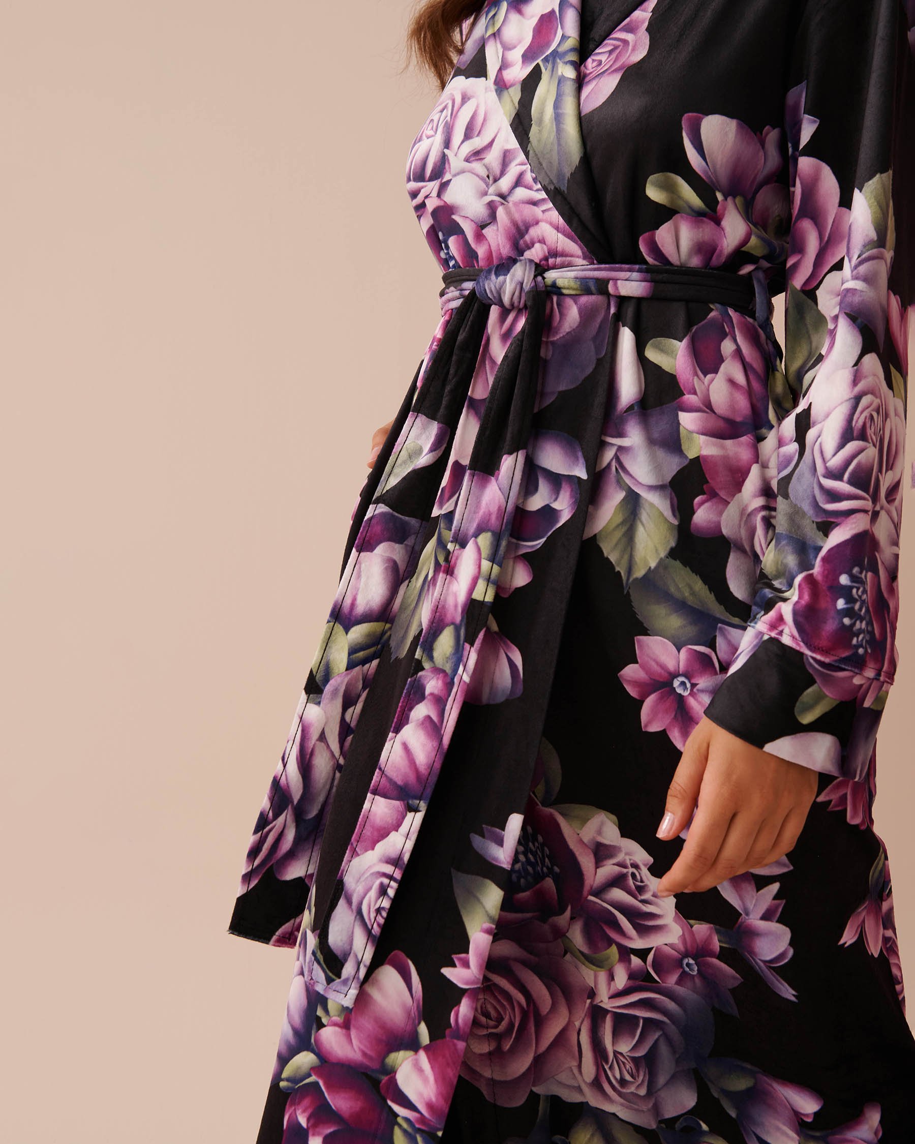 LA VIE EN ROSE Velvety Softness Long Robe Purple Bouquet 40600181 - View3