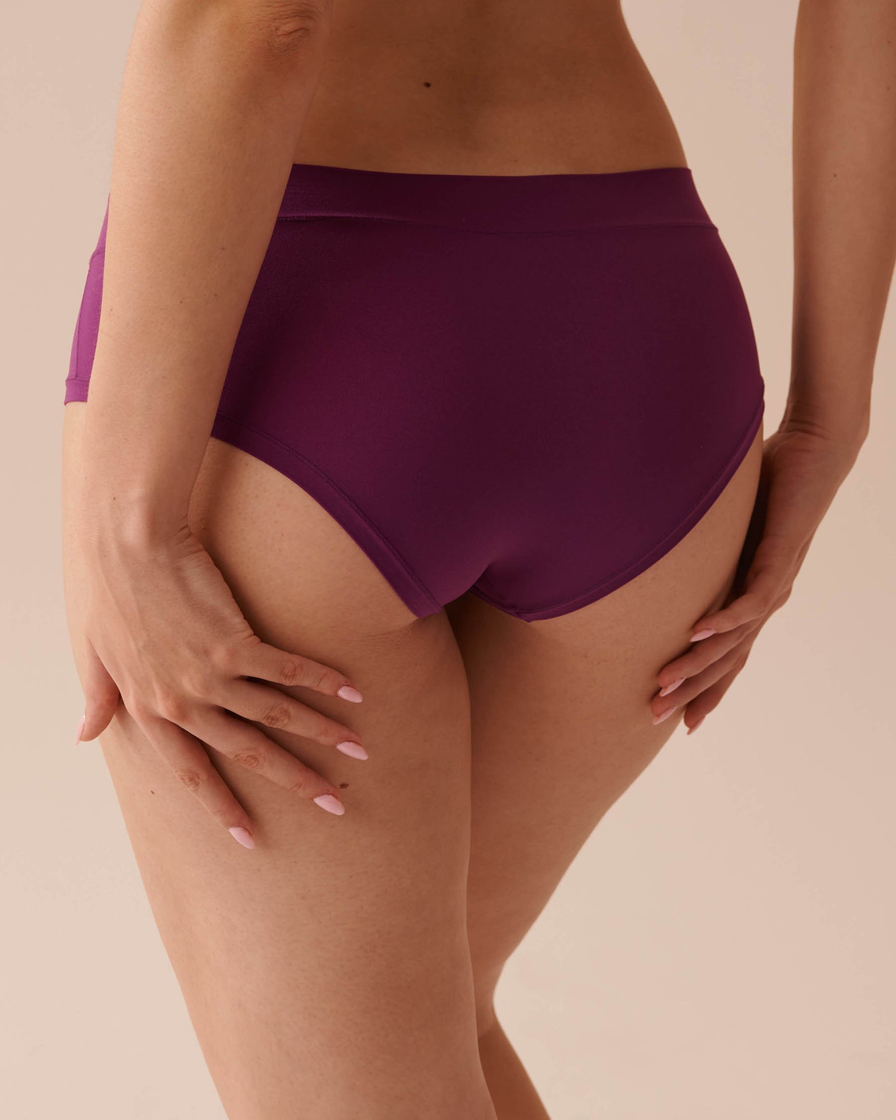 LA VIE EN ROSE Perfect Fit Hiphugger Panty Vibrant Violet 20200538 - View2