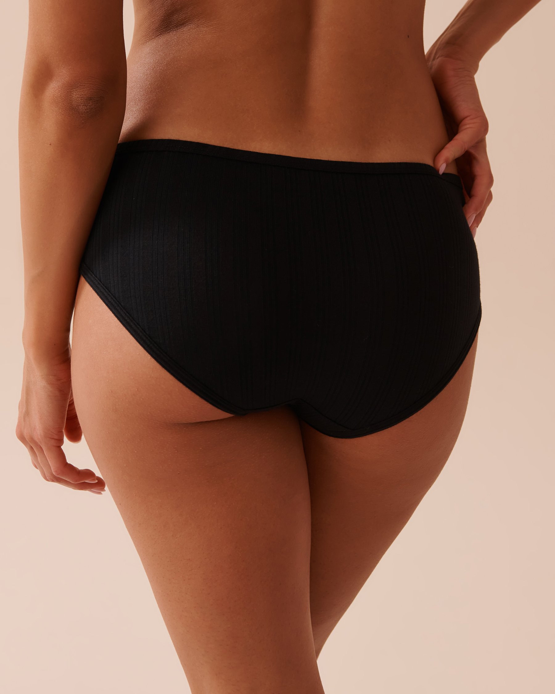 LA VIE EN ROSE Ribbed Hiphugger Panty Black 20100489 - View2