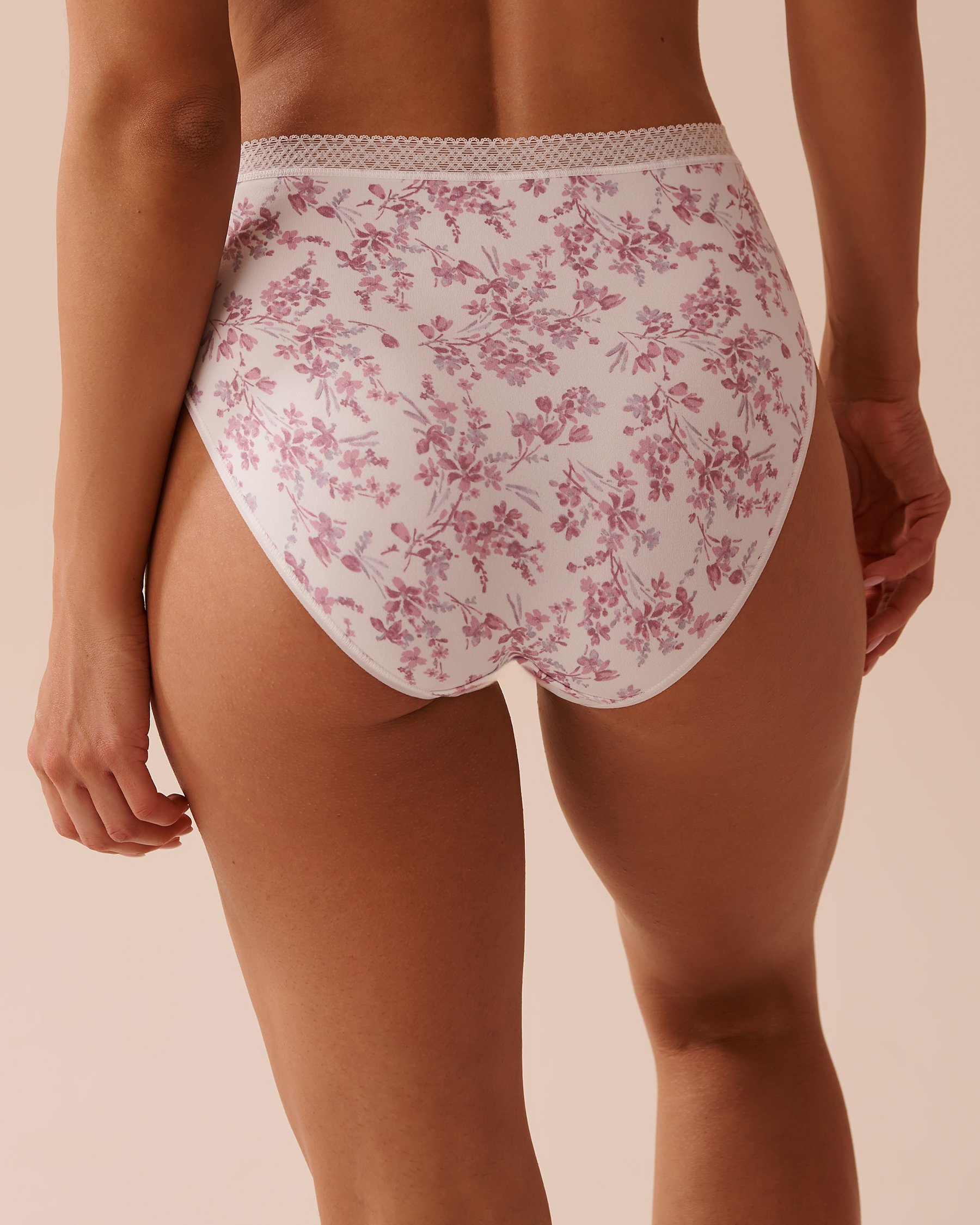 LA VIE EN ROSE Culotte bikini taille haute ultra douce bordure de dentelle Fleurs mauves 20100497 - View2
