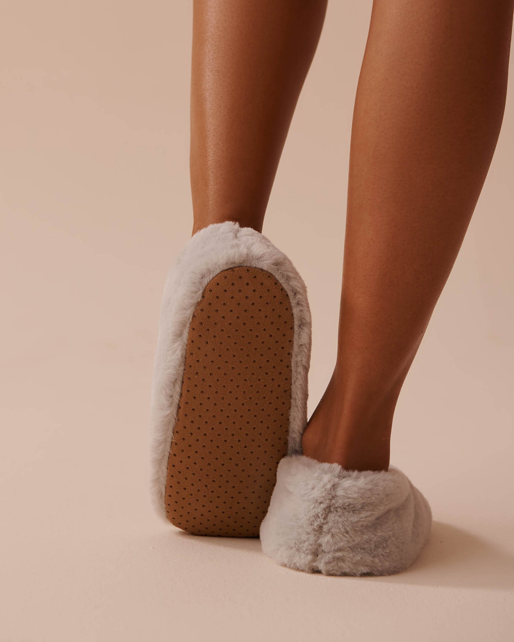 LA VIE EN ROSE Faux Fur Slipper Socks Grey 40700354 - View2