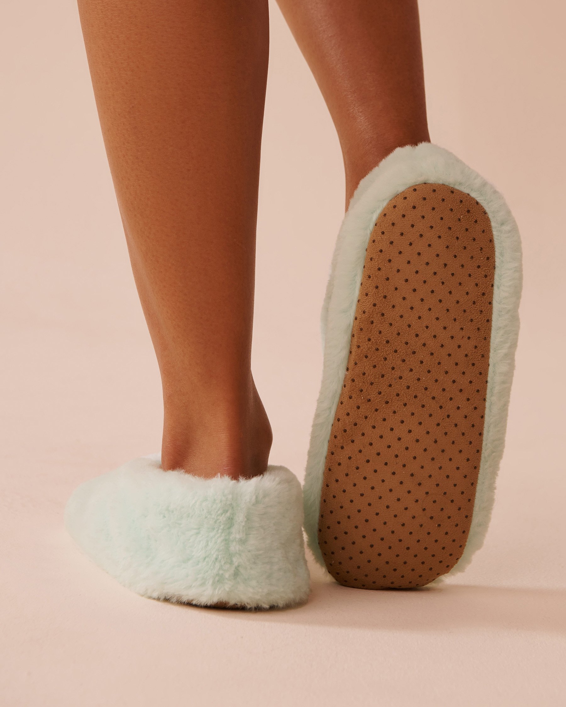 LA VIE EN ROSE Faux Fur Slipper Socks Mint Green 40700354 - View2