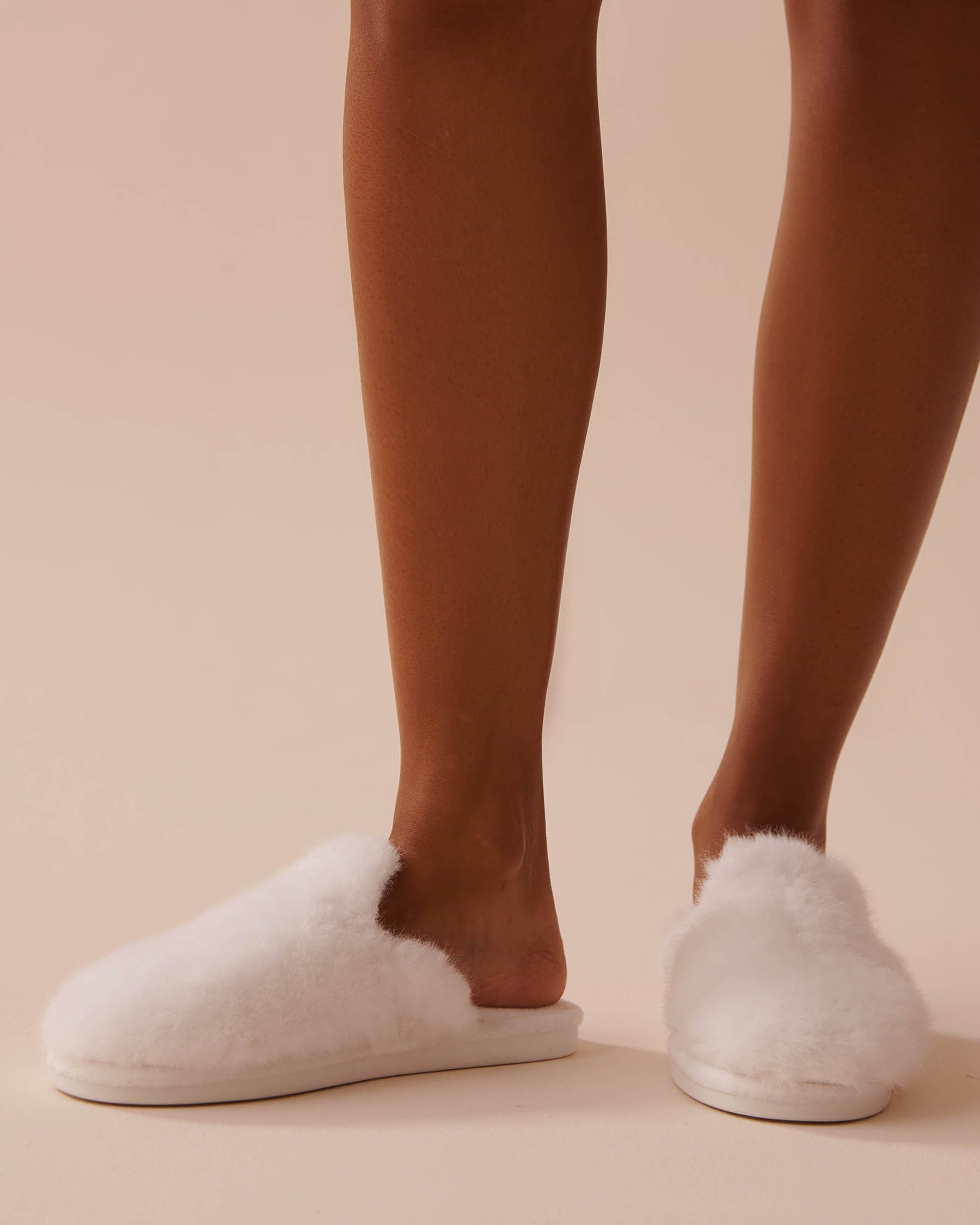 LA VIE EN ROSE Long Faux Fur Slippers Snow White 40700356 - View3