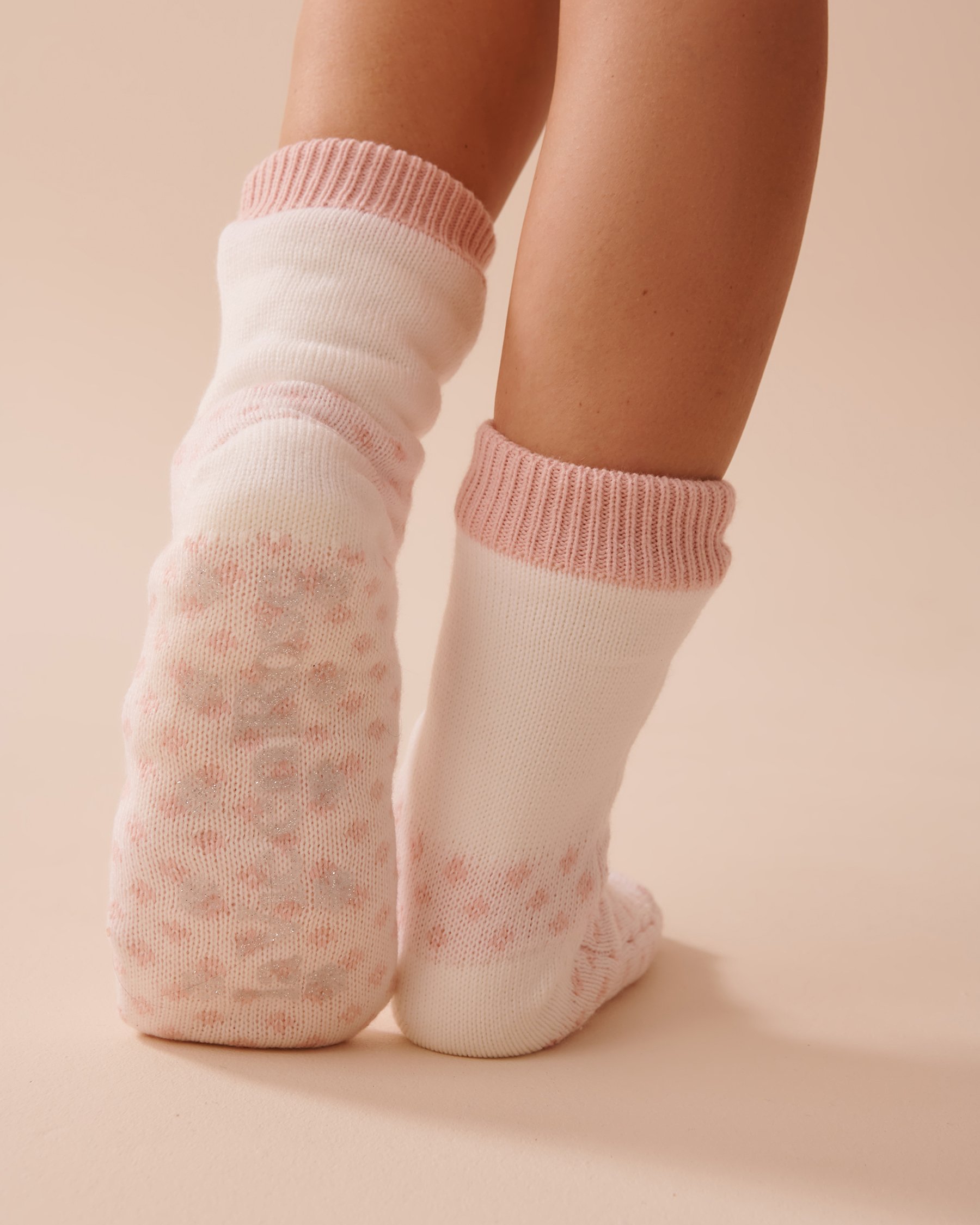 LA VIE EN ROSE Long Knit and Sherpa Gingerbread Socks White & Pink Polka Dots 40700358 - View2