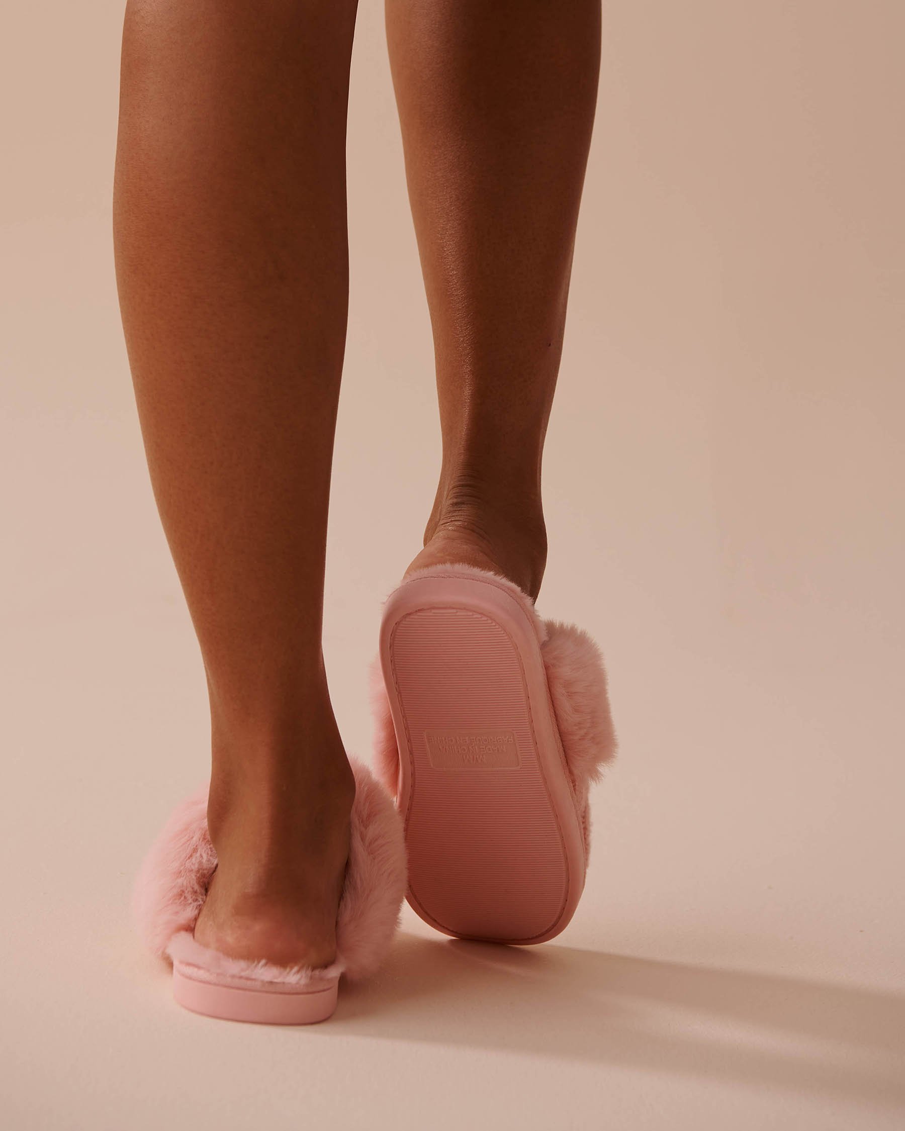 LA VIE EN ROSE Pantoufles en tricot torsadé et fausse fourrure Rose fée 40700364 - Voir2