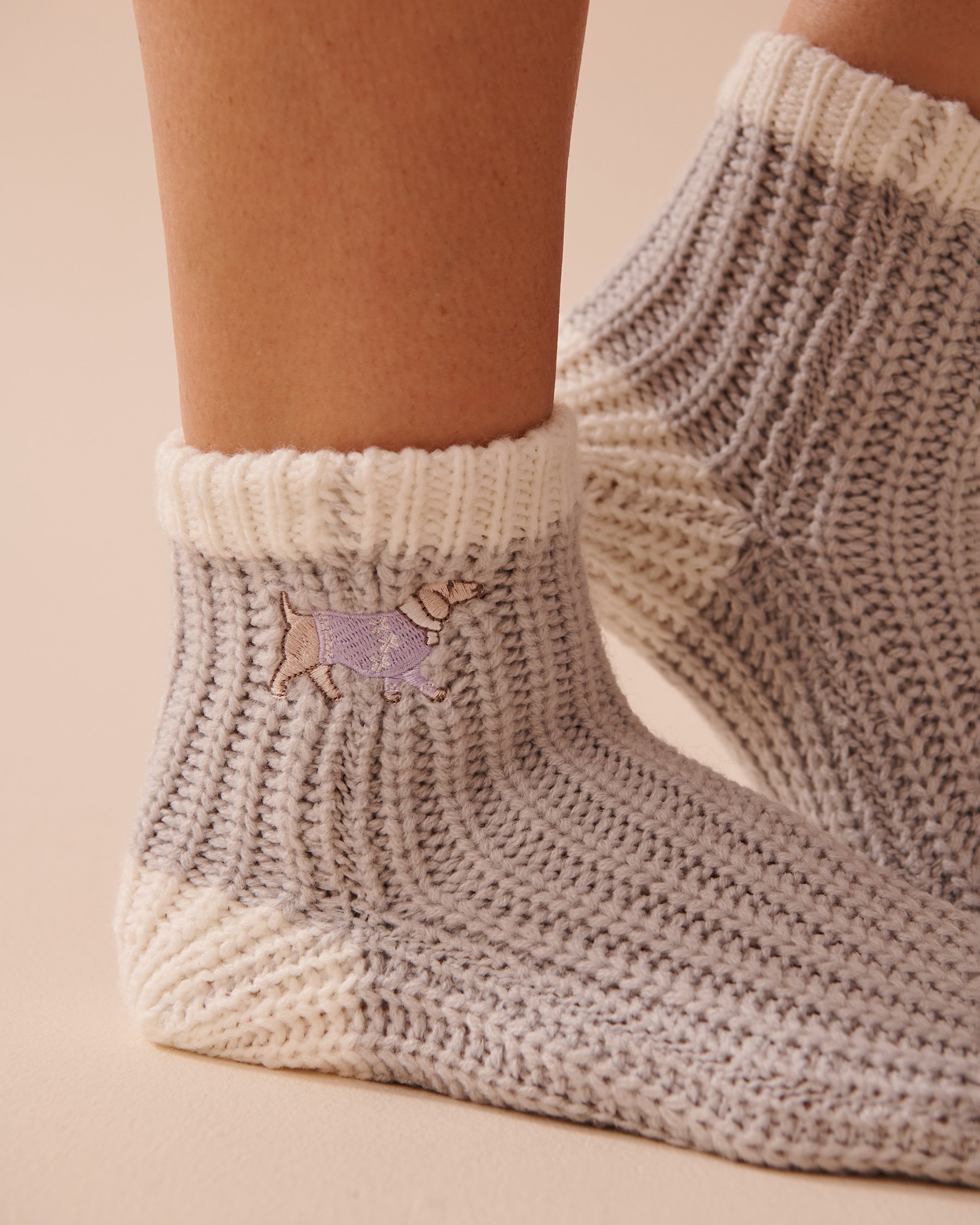LA VIE EN ROSE Knitted Socks with Winter Embroidery Grey 40700366 - View2