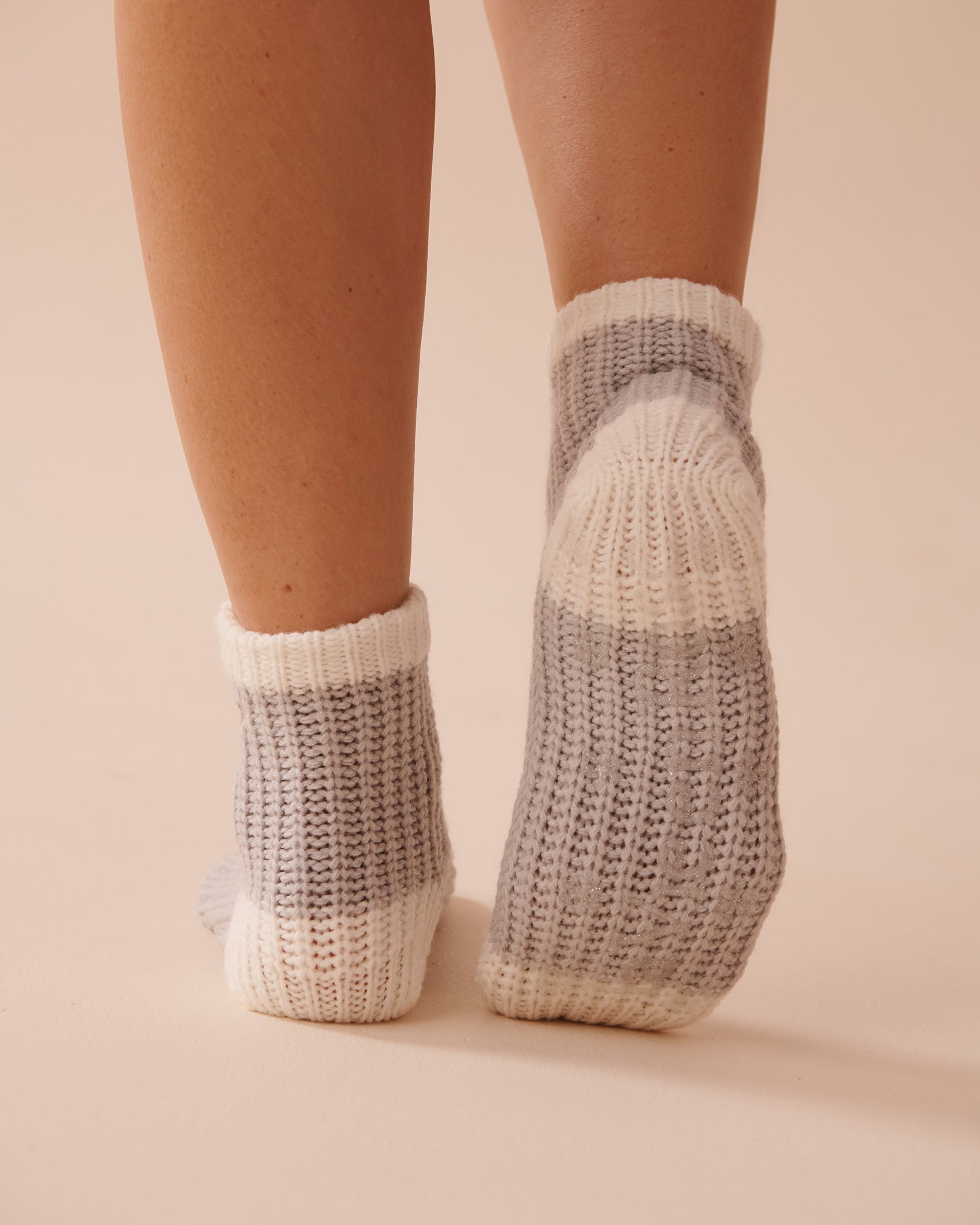LA VIE EN ROSE Knitted Socks with Winter Embroidery Grey 40700366 - View3