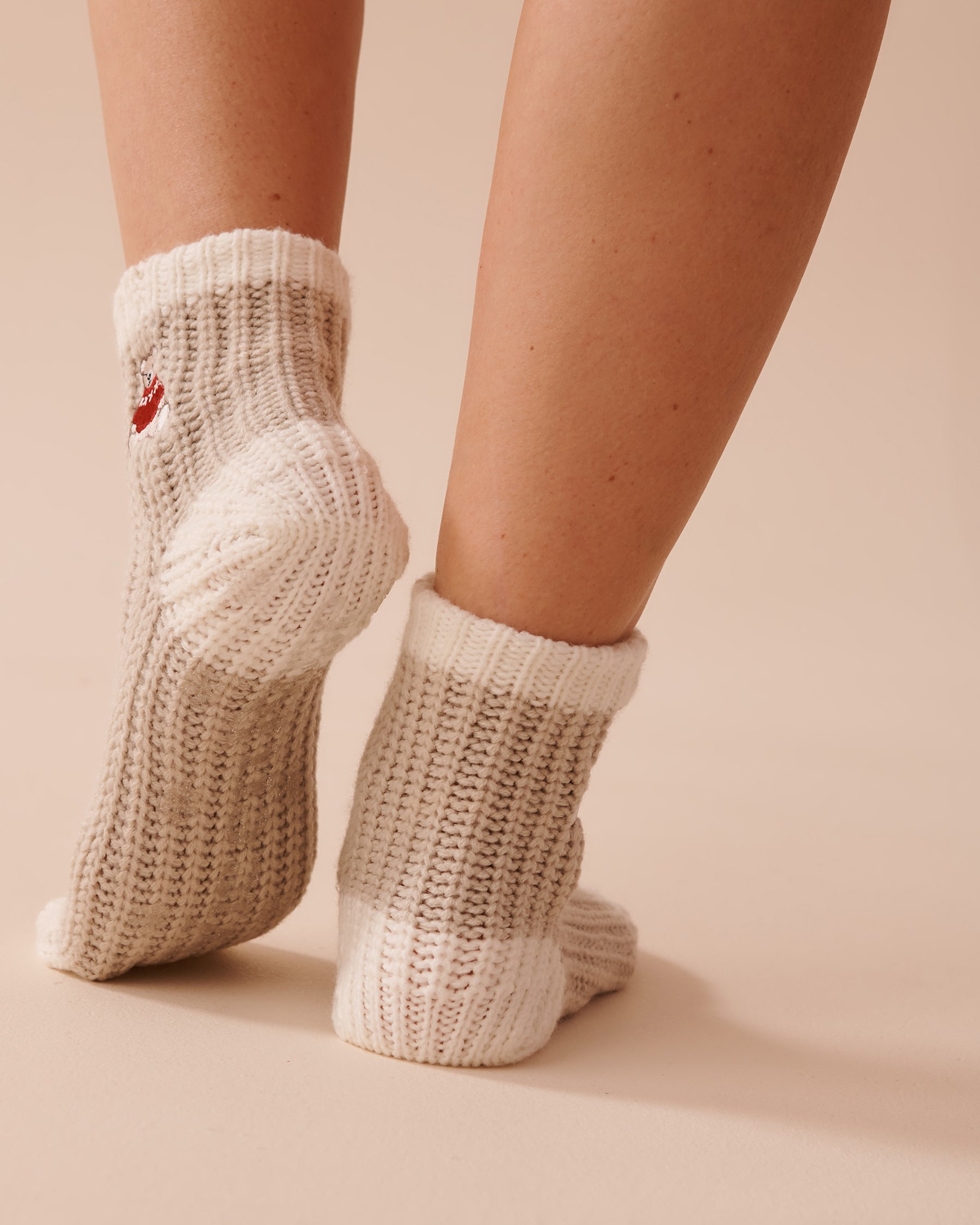 LA VIE EN ROSE Knitted Socks with Winter Embroidery Light Beige 40700366 - View3