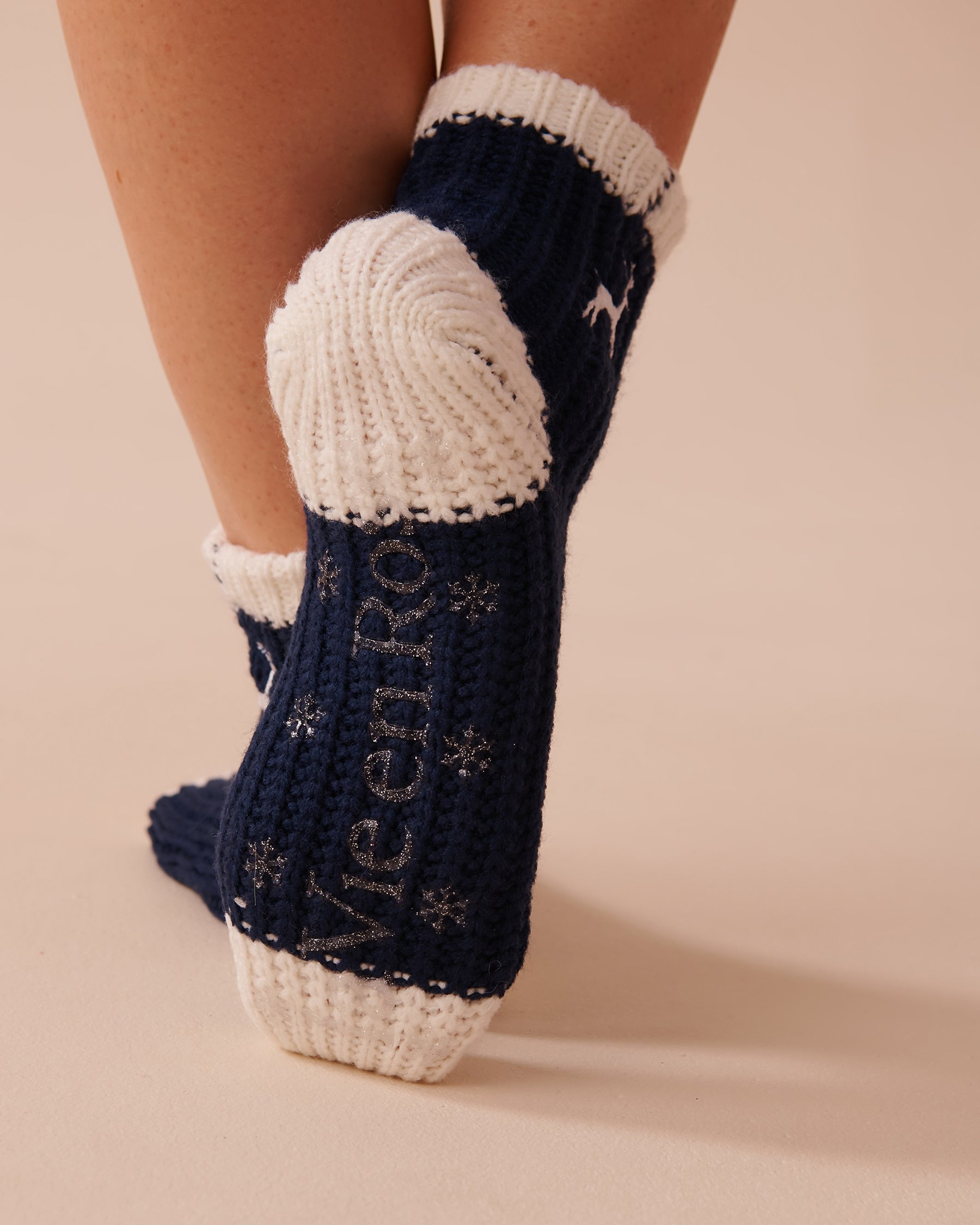 LA VIE EN ROSE Knitted Socks with Winter Embroidery Evening Blue 40700366 - View2
