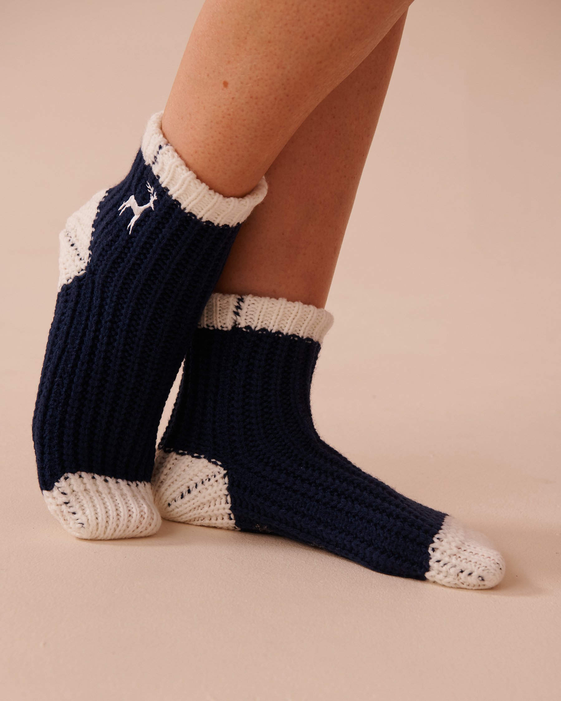 LA VIE EN ROSE Knitted Socks with Winter Embroidery Evening Blue 40700366 - View3