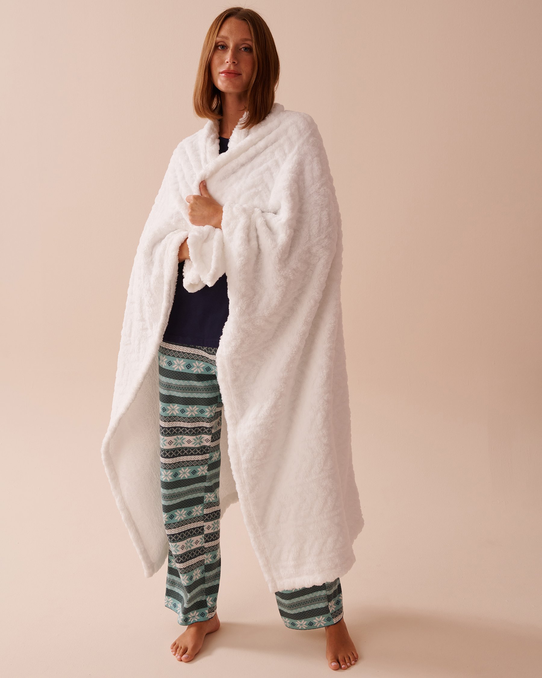 LA VIE EN ROSE Couverture à effet tricoté en peluche douce Blanc neige 40700361 - View4