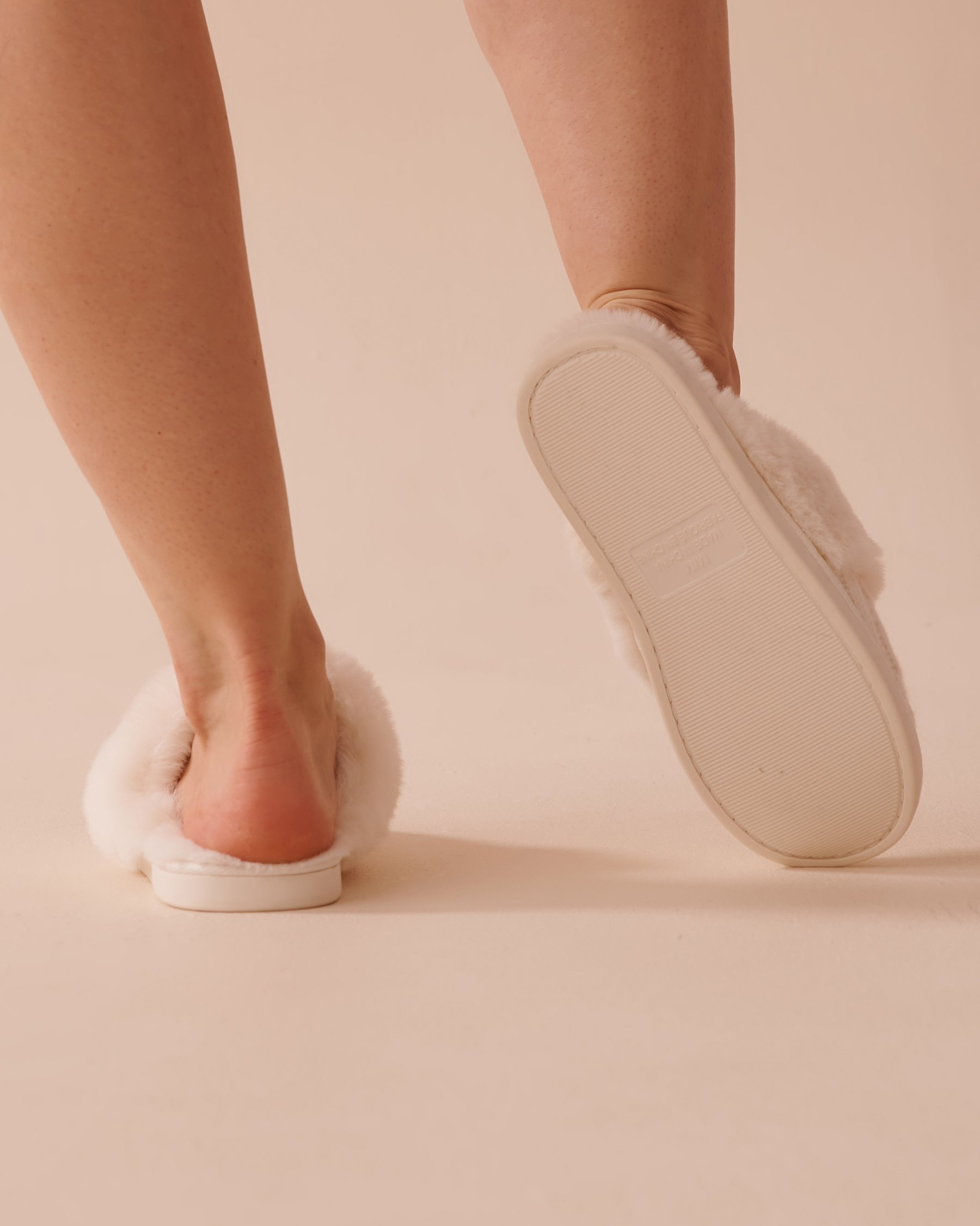 LA VIE EN ROSE Cable Knit and Faux Fur Slippers Snow White 40700364 - View2