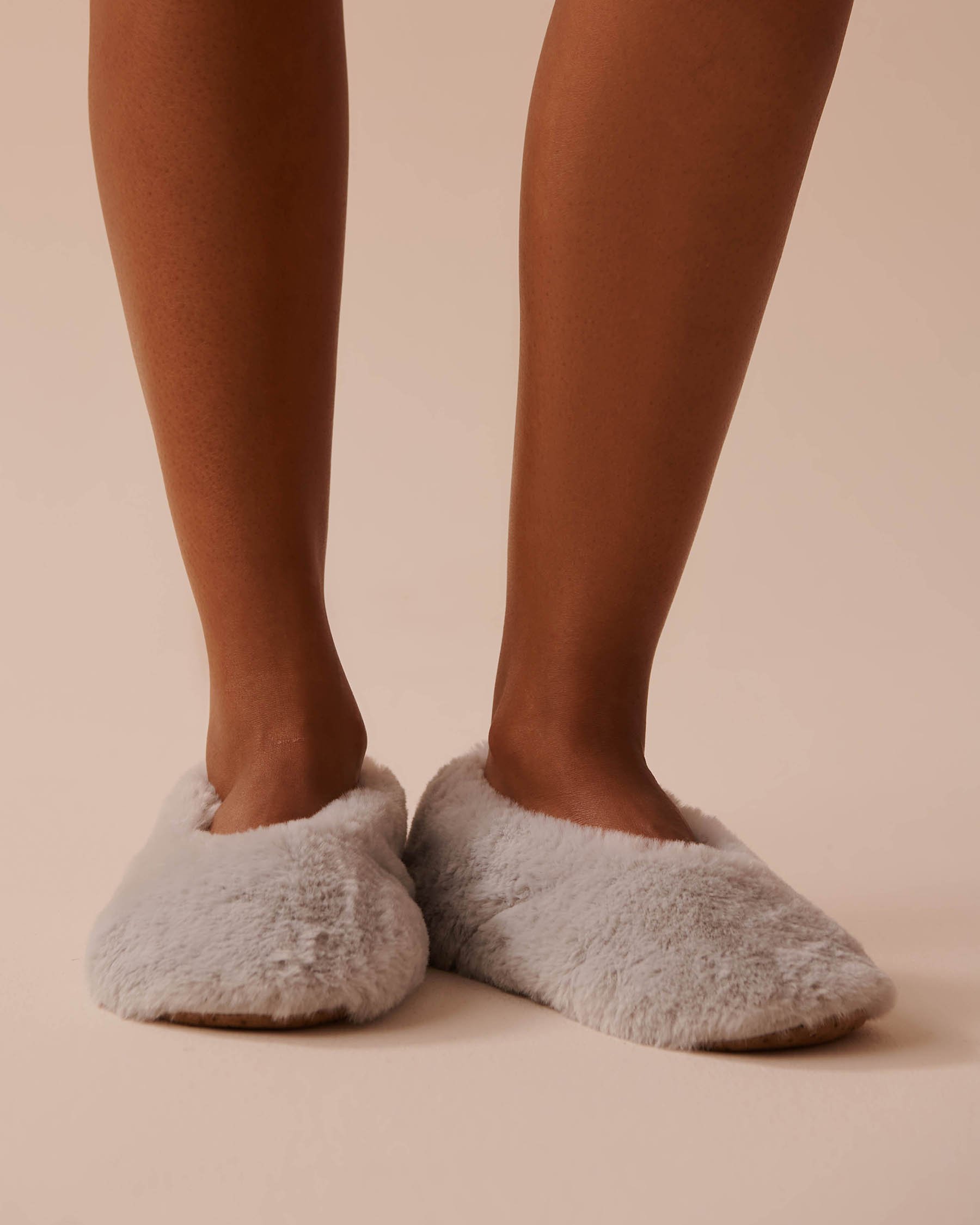 LA VIE EN ROSE Faux Fur Slipper Socks Grey 40700354 - View3