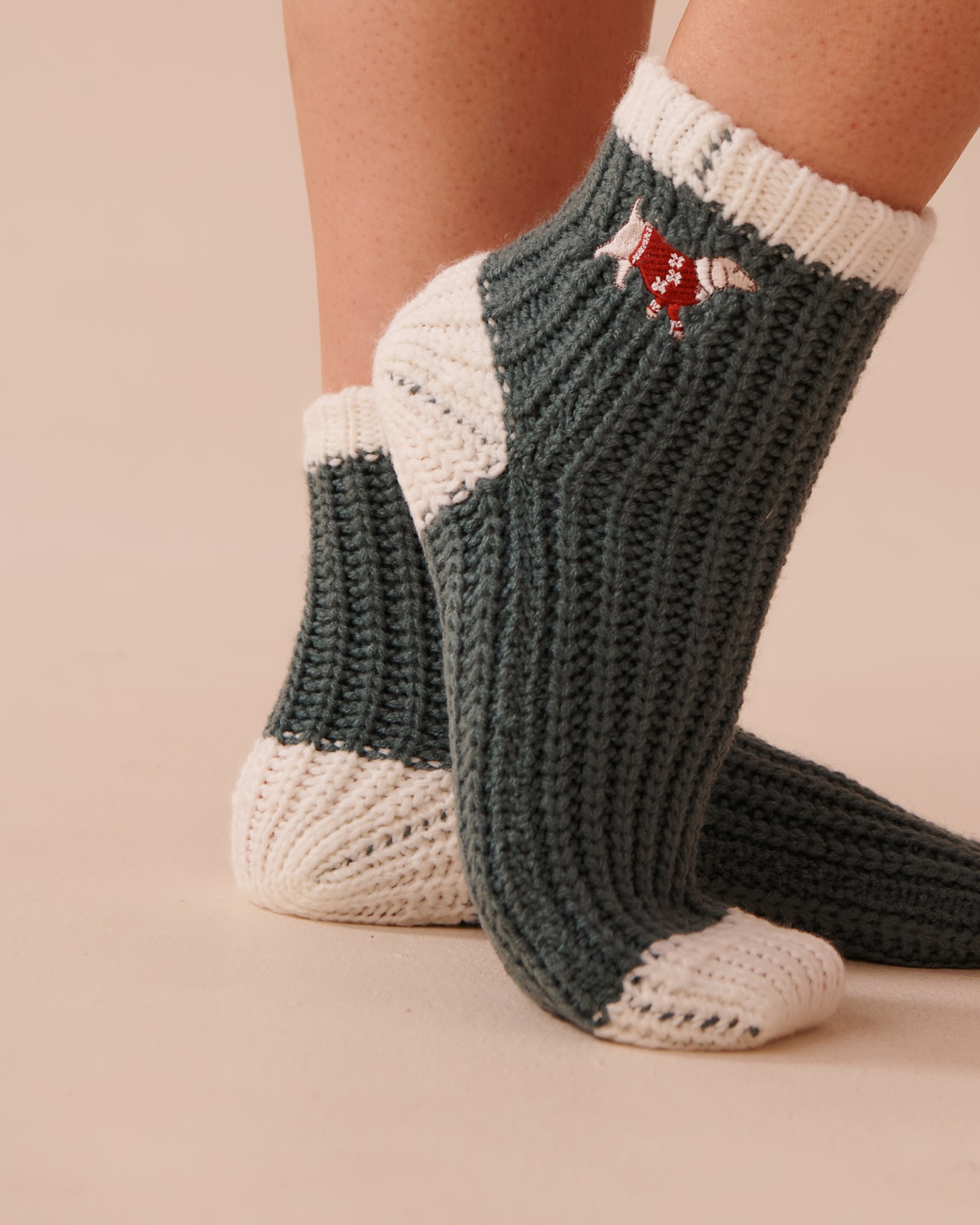 LA VIE EN ROSE Knitted Socks with Winter Embroidery Forest Green 40700366 - View3