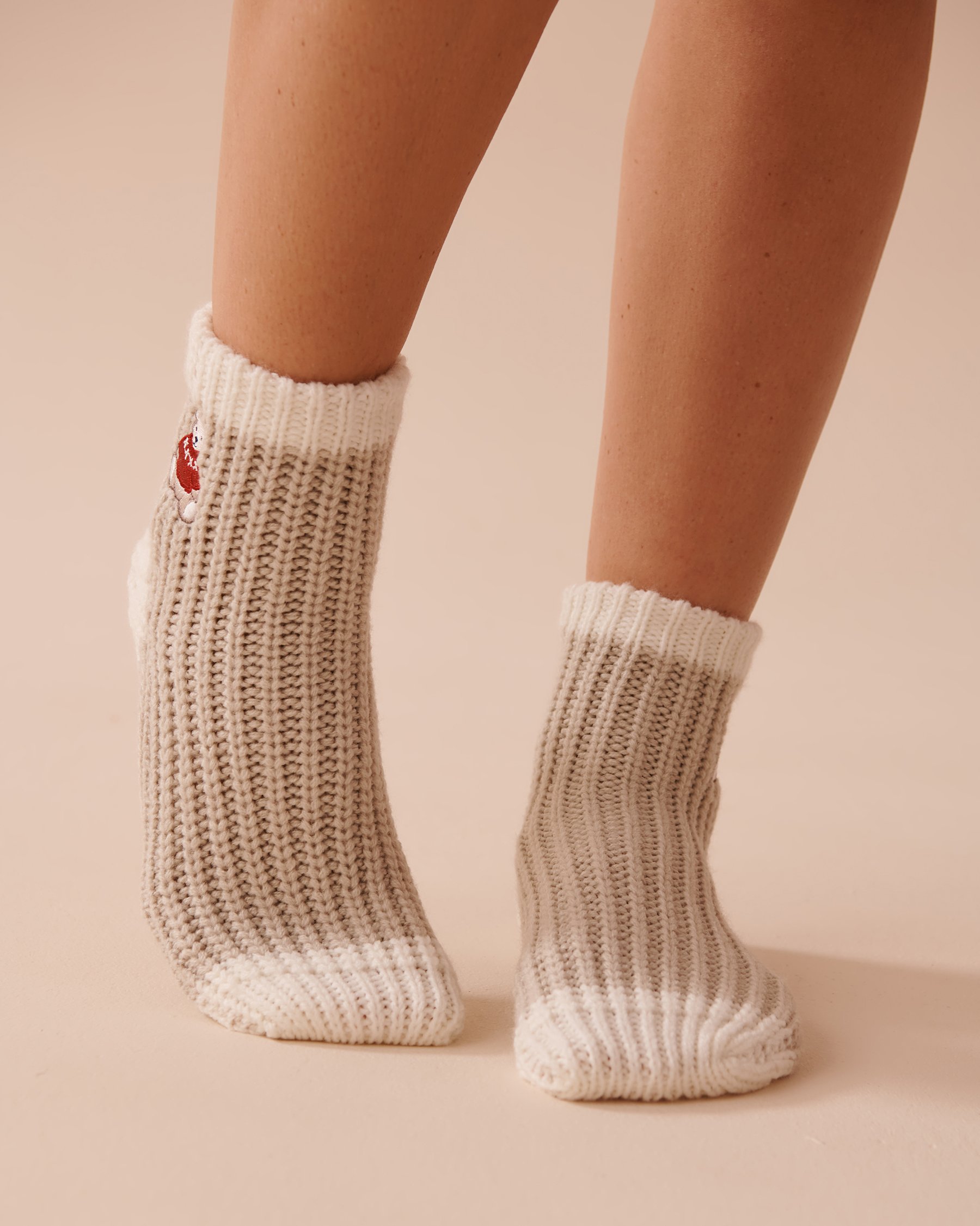 LA VIE EN ROSE Knitted Socks with Winter Embroidery Light Beige 40700366 - View4