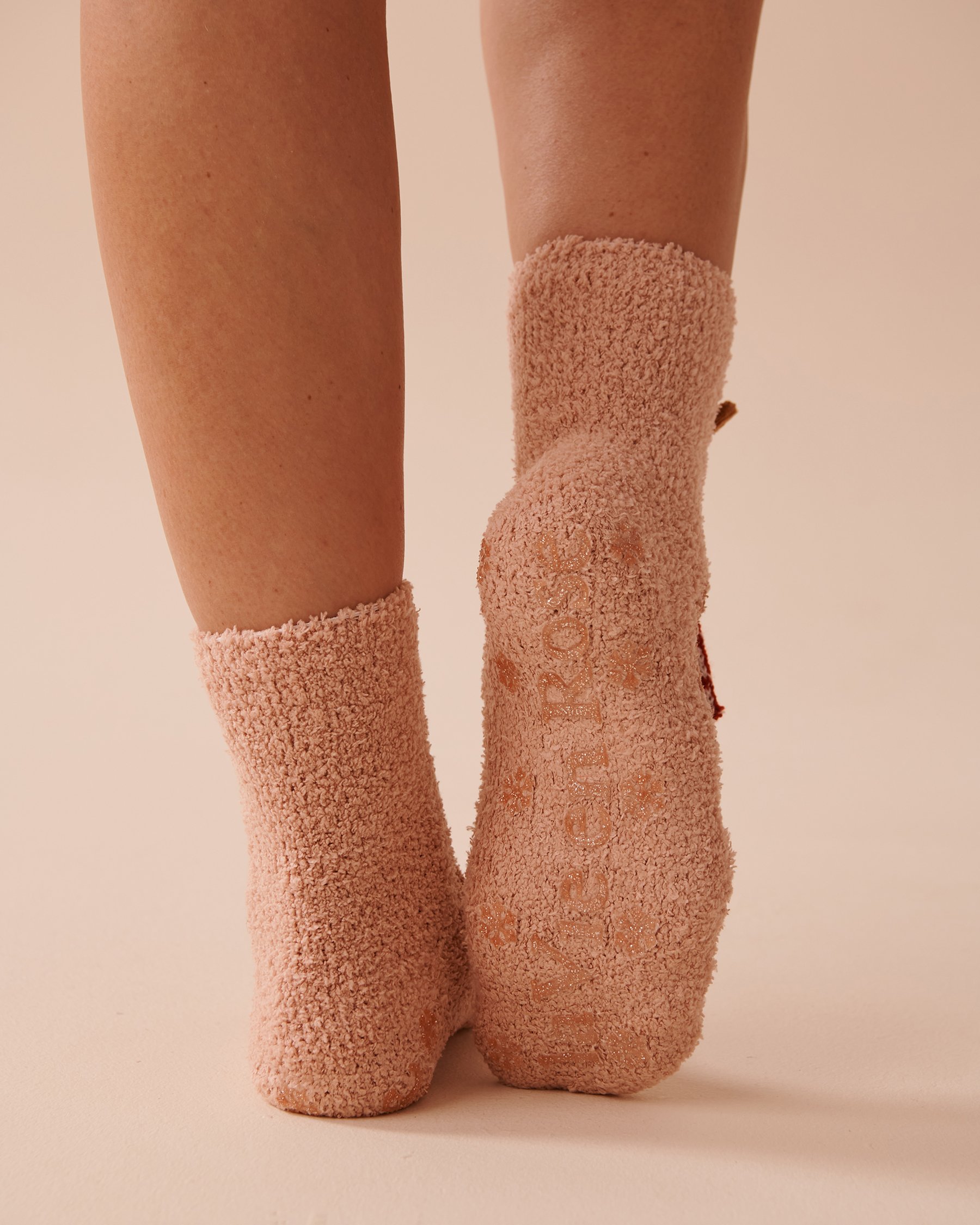 LA VIE EN ROSE Moose Soft Plush Socks Brown 40700359 - View2