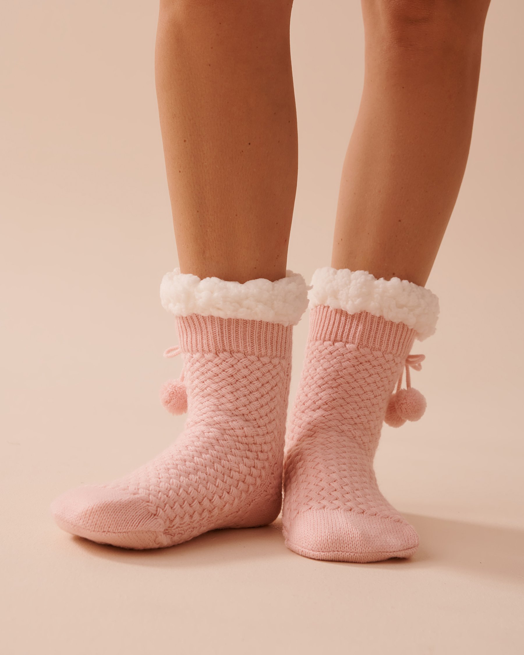 LA VIE EN ROSE Bas en tricot et sherpa à pompons Rose fée 40700365 - Voir1
