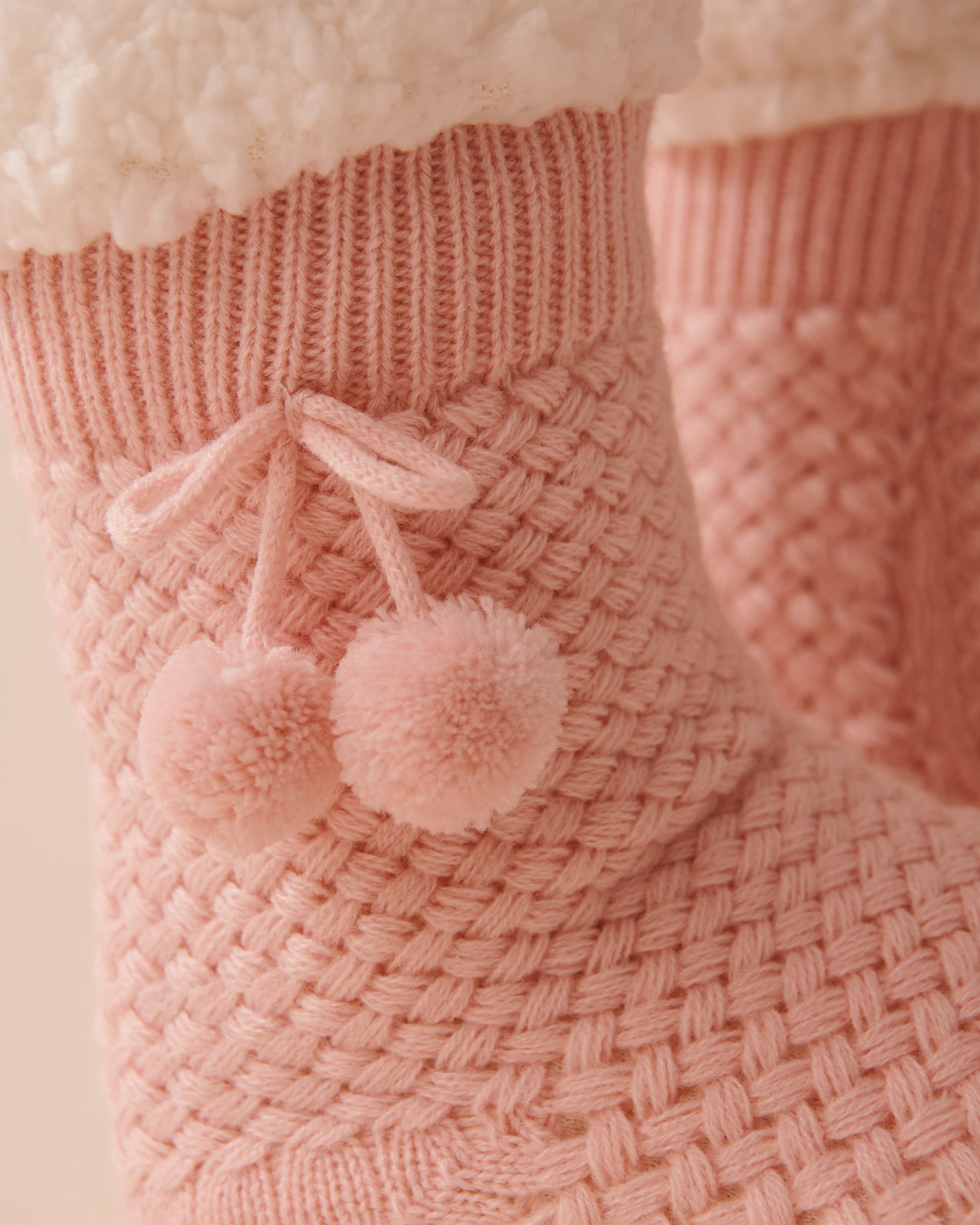 LA VIE EN ROSE Bas en tricot et sherpa à pompons Rose fée 40700365 - Voir3
