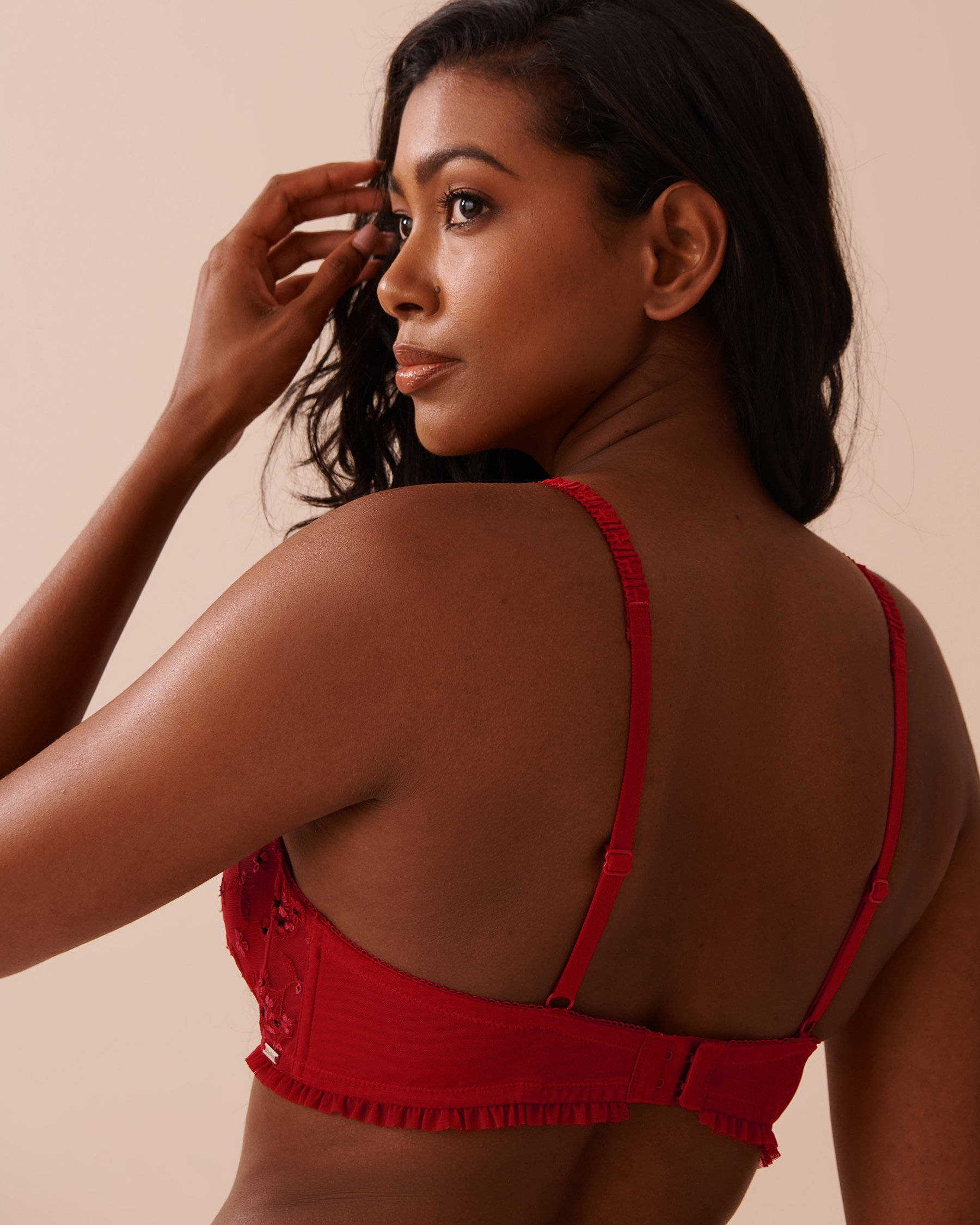 LA VIE EN ROSE Lightly Lined Memory Foam Floral Mesh Bra Candy Cane Red 10200441 - View2