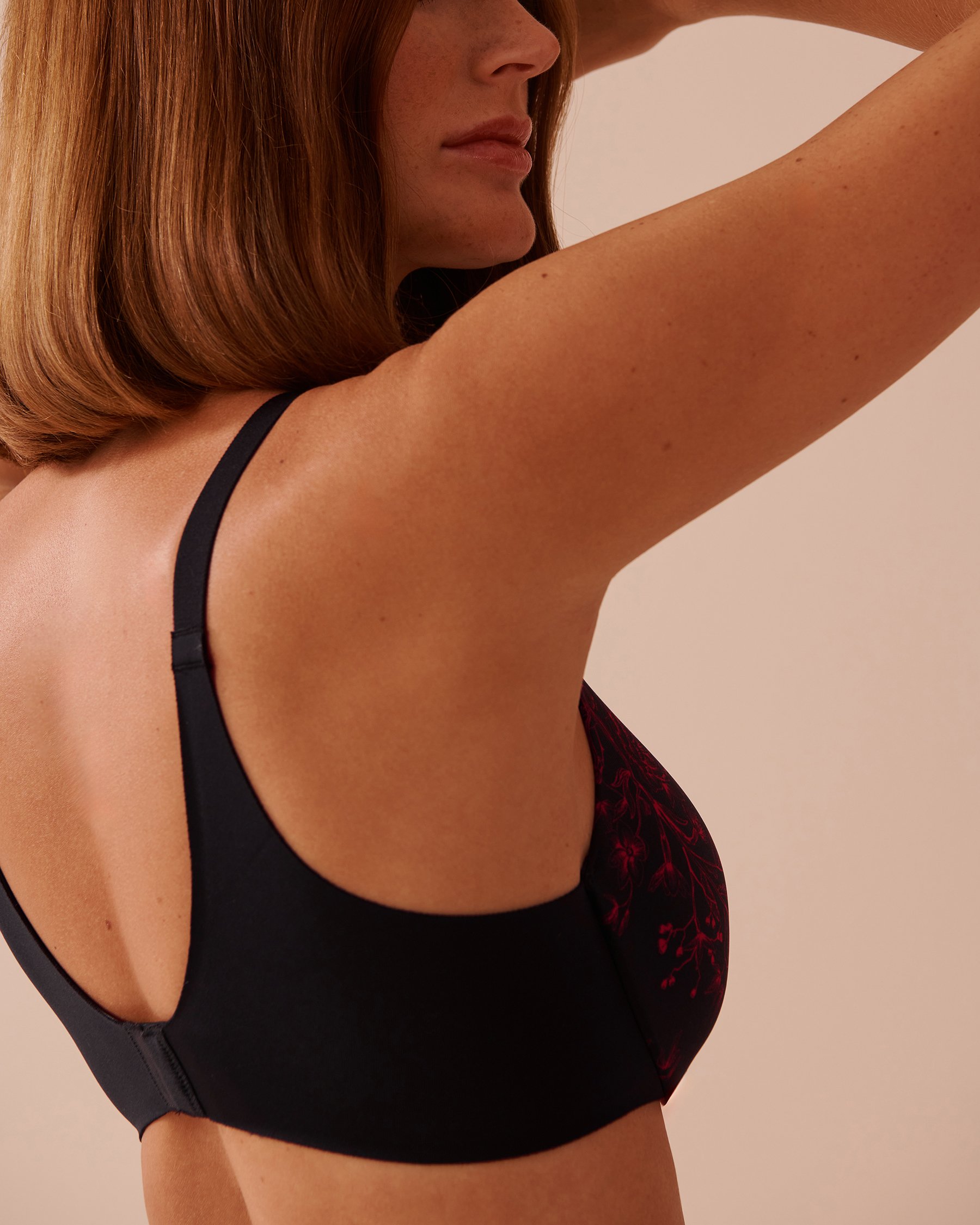 LA VIE EN ROSE Lightly Lined Sleek Back Bra Black Mystic Garden 10200434 - View3