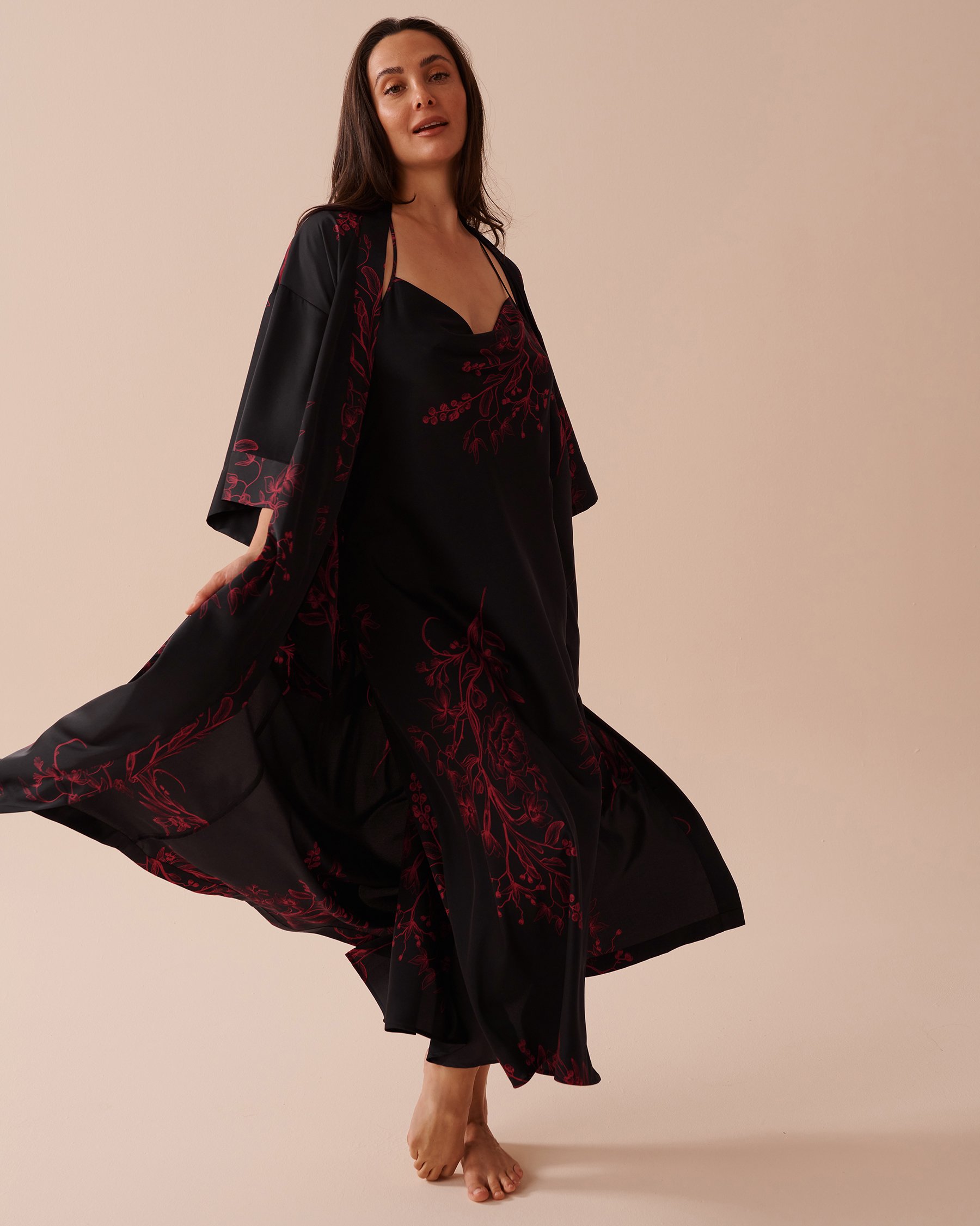 LA VIE EN ROSE Dark Floral Print Long Satin Kimono Black Mystic Garden 60600085 - View5