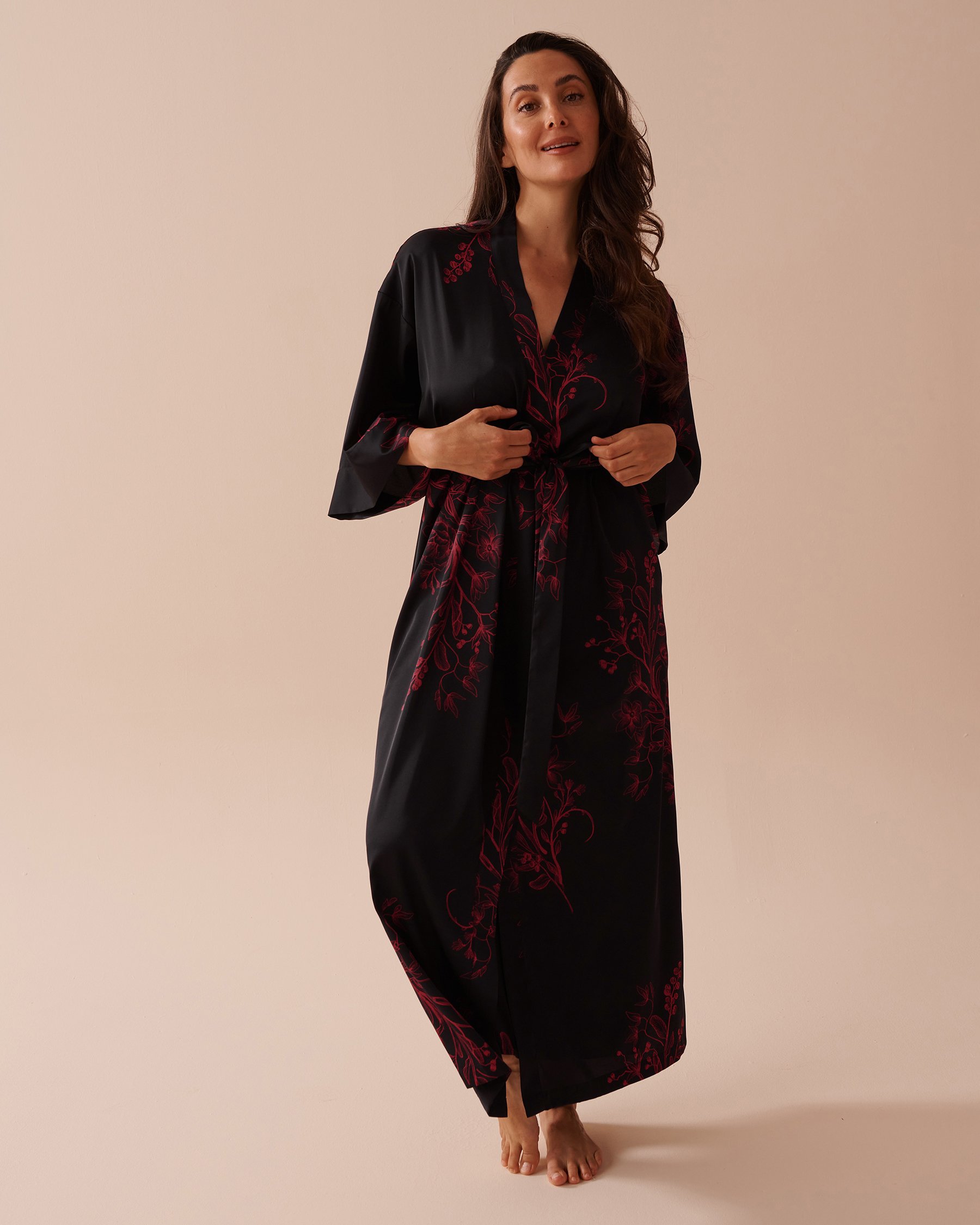 LA VIE EN ROSE Dark Floral Print Long Satin Kimono Black Mystic Garden 60600085 - View6