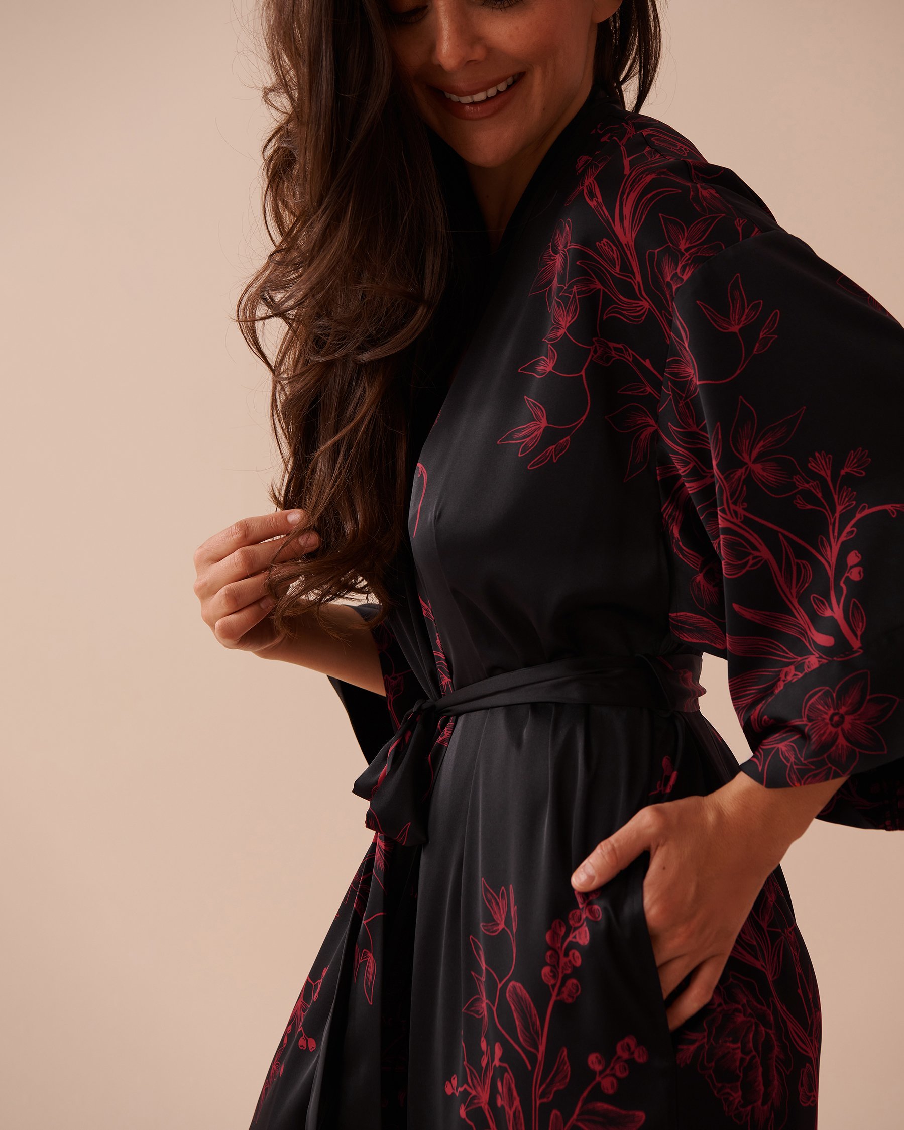 LA VIE EN ROSE Dark Floral Print Long Satin Kimono Black Mystic Garden 60600085 - View3
