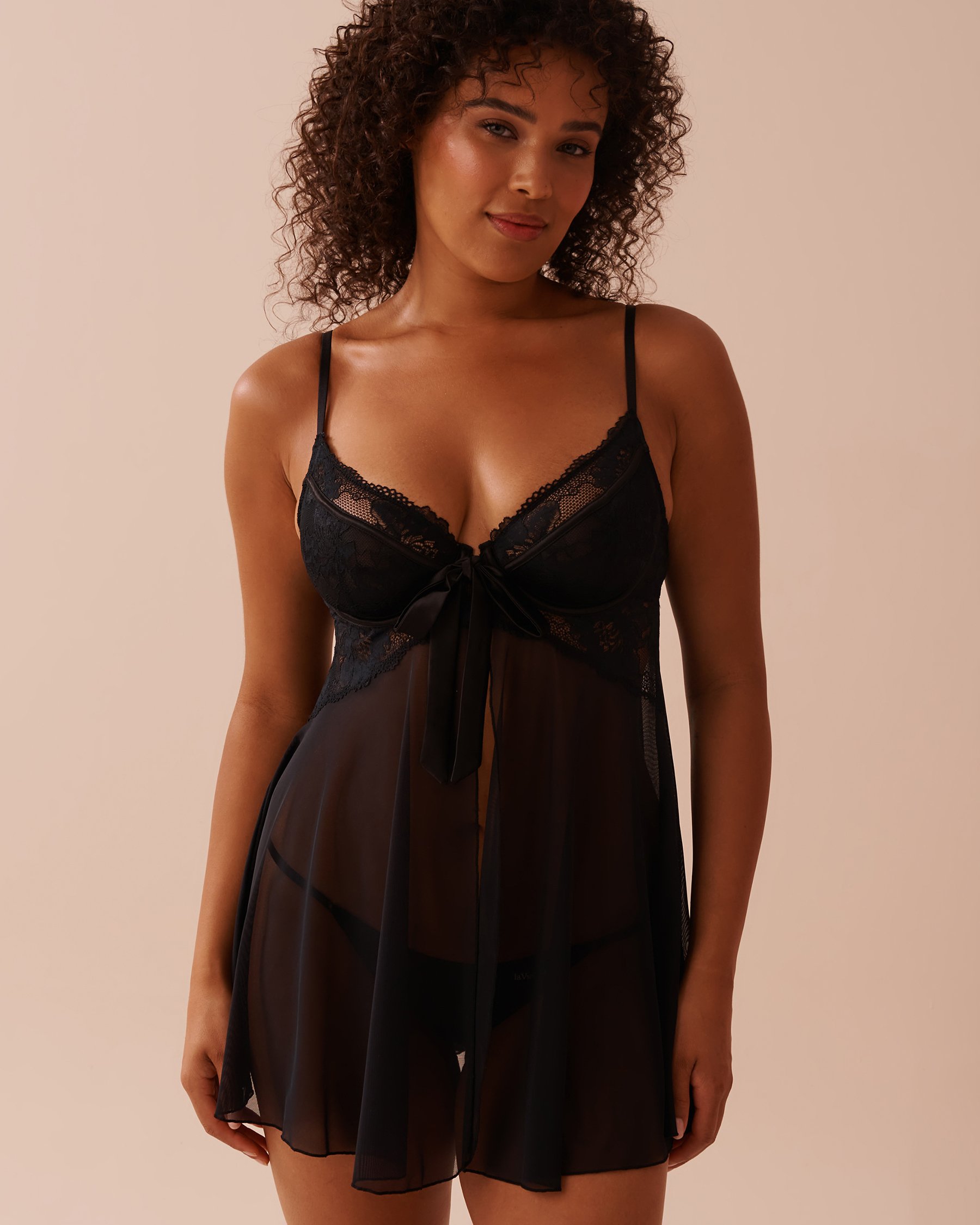 LA VIE EN ROSE Babydoll ouvert en dentelle et résille avec nœud en satin Noir classique 60500165 - View1