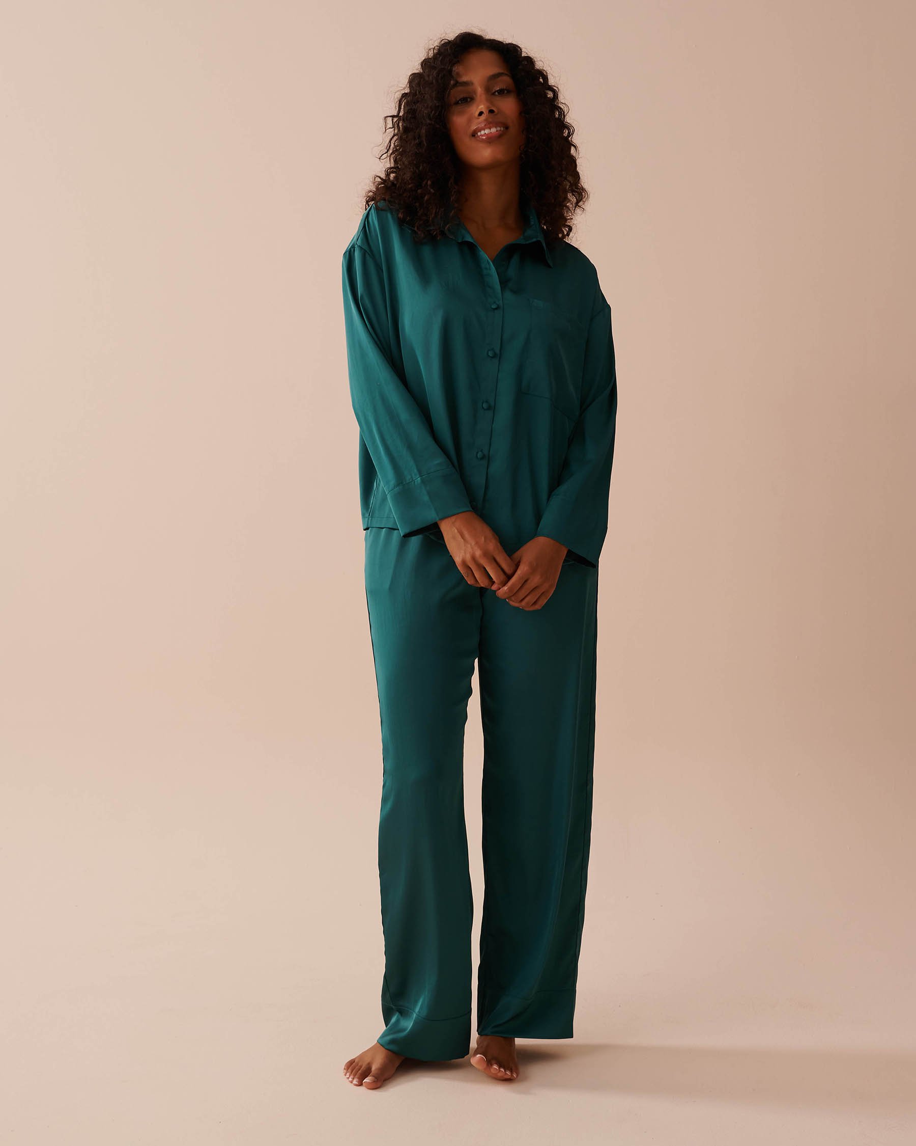 LA VIE EN ROSE Ensemble pyjama en satin Vert sapin 60400044 - View1