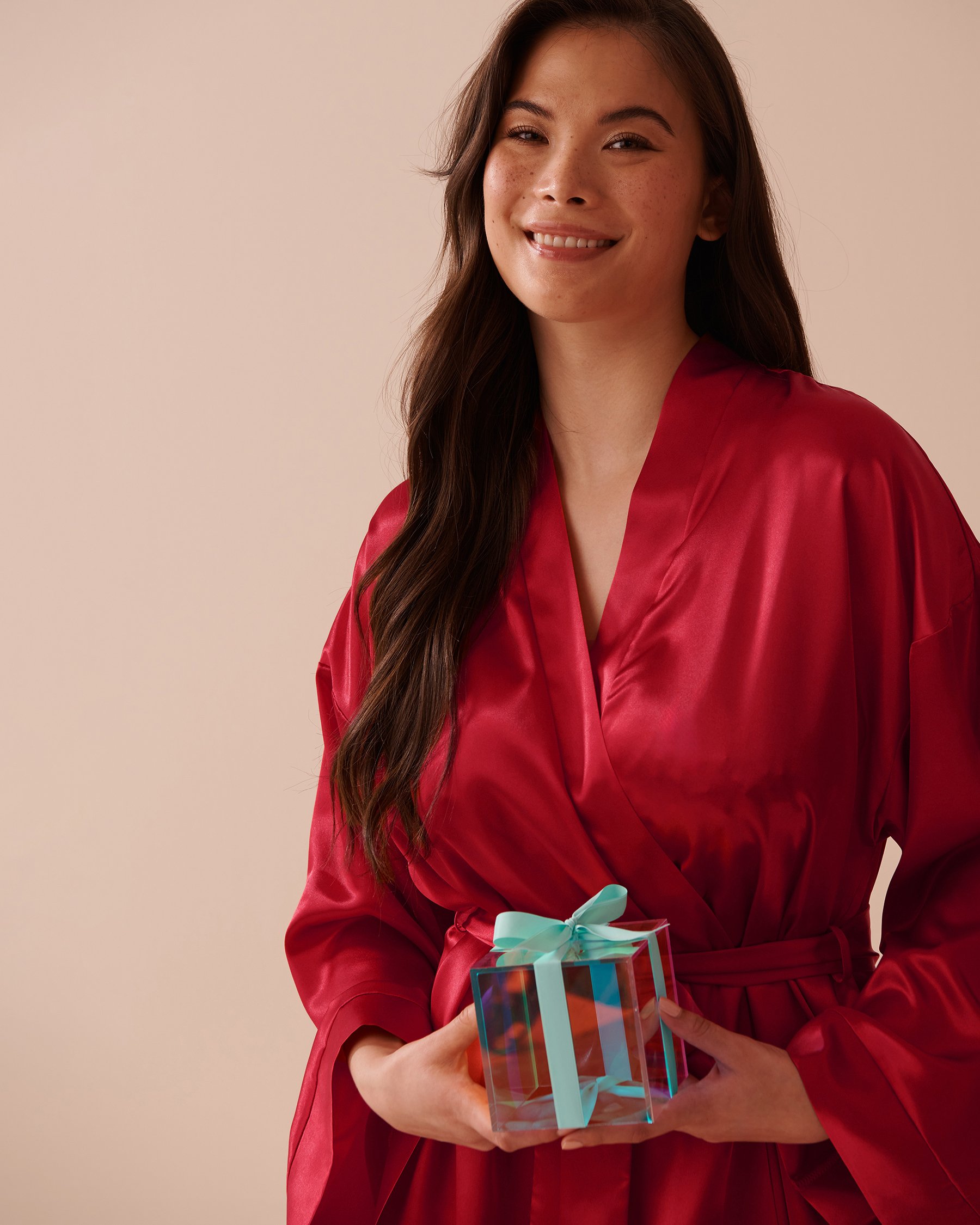 LA VIE EN ROSE Kimono en satin brillant Rouge sucre d'orge 60600084 - View5