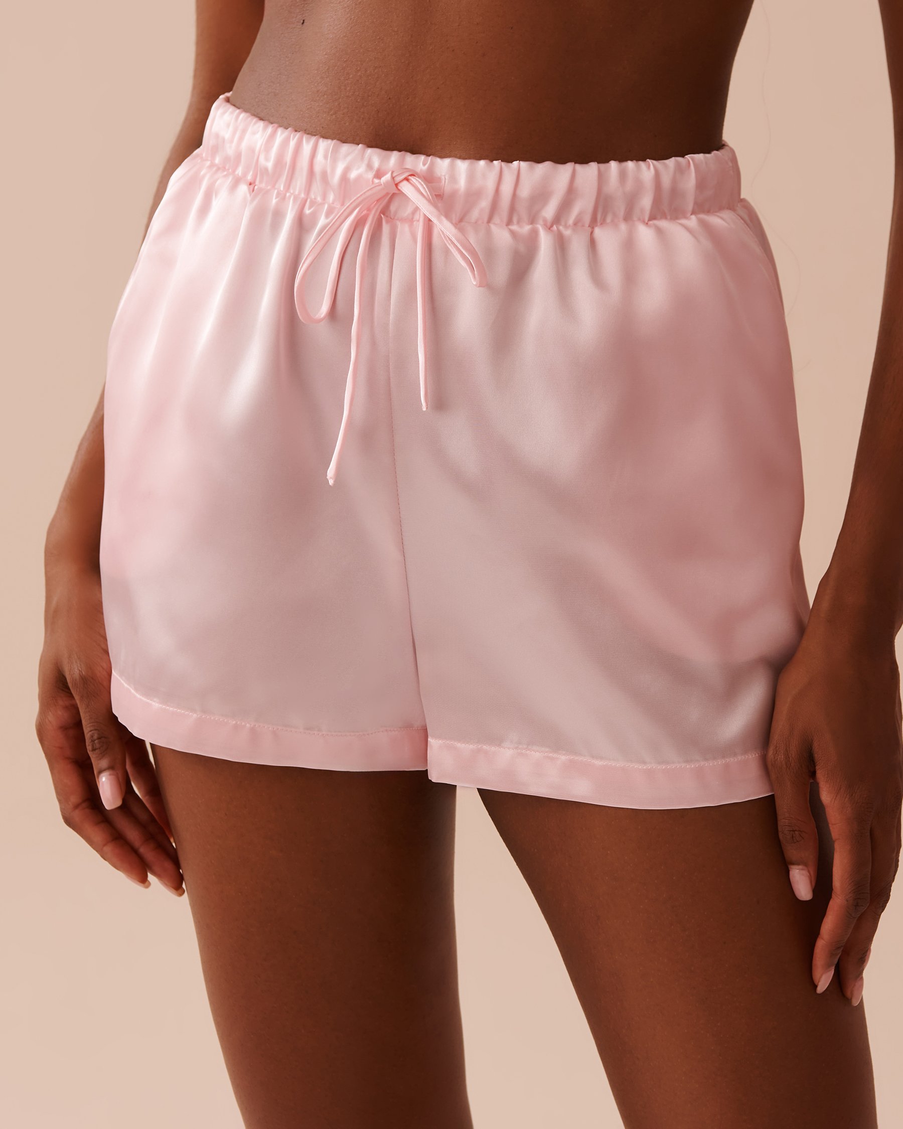 LA VIE EN ROSE Short en satin brillant Rose fée 60200111 - View1