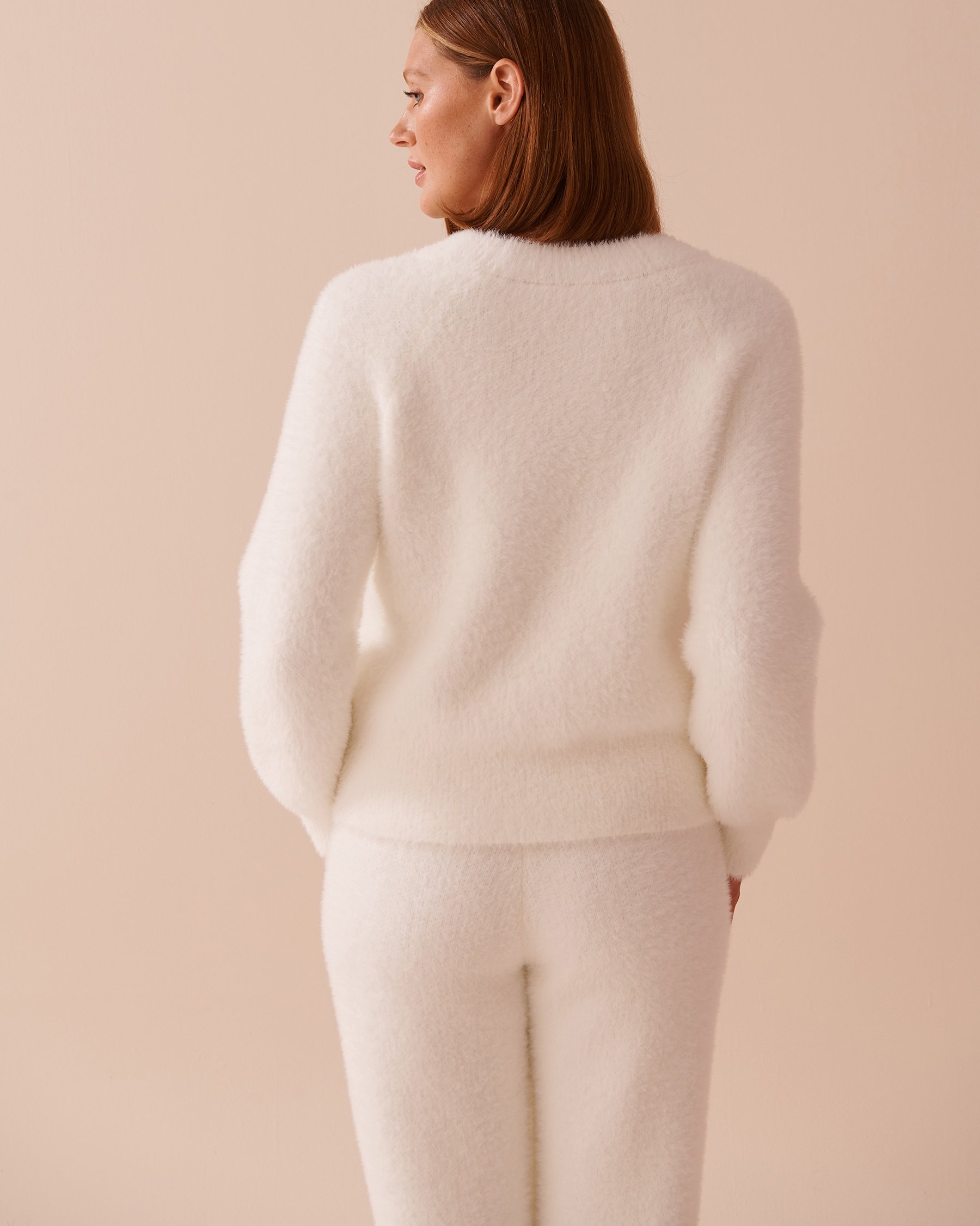 LA VIE EN ROSE Fluffy Cardigan White 50100097 - View2