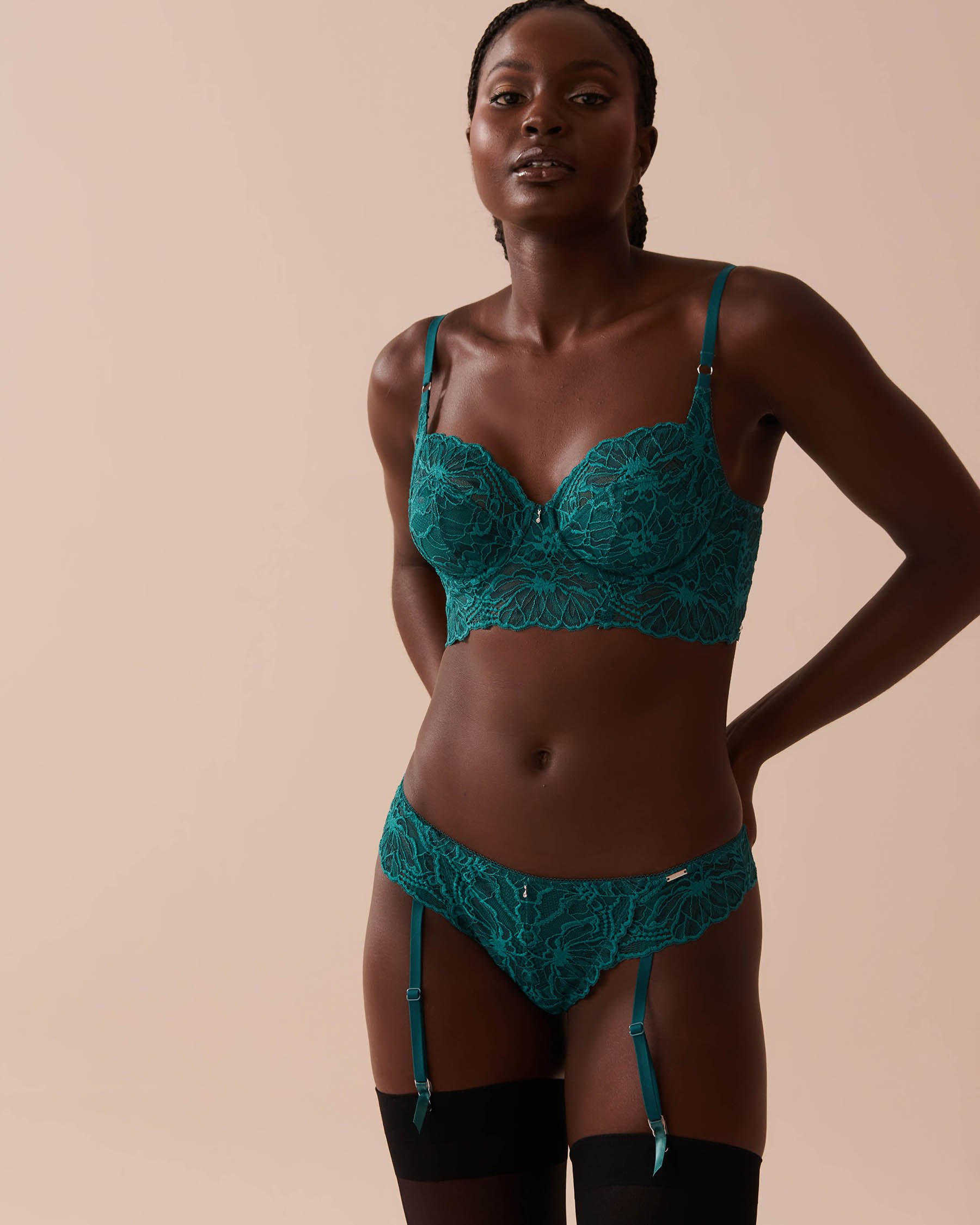 LA VIE EN ROSE 2-tone Lace Thong Panty Fir Green 20300349 - View3