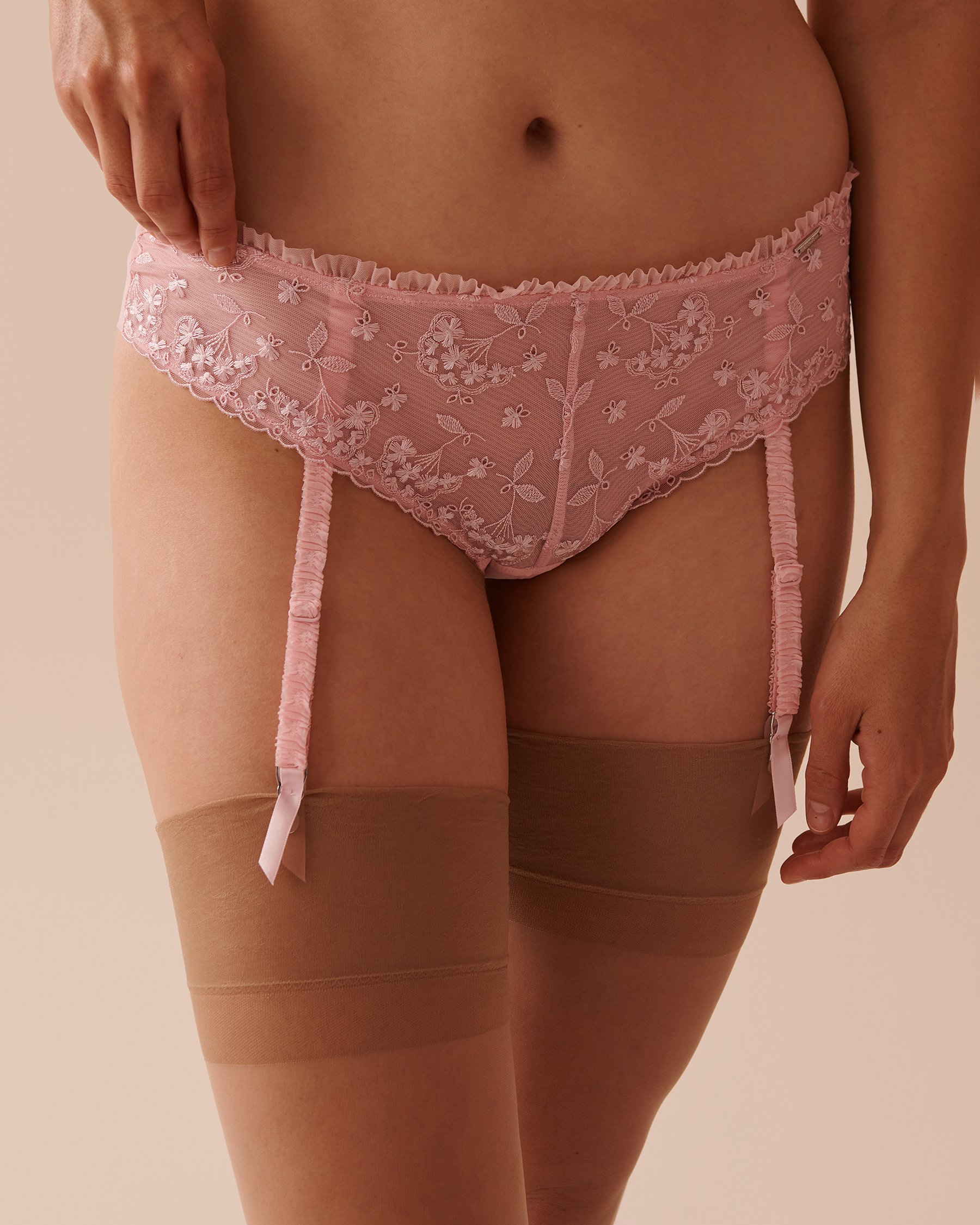LA VIE EN ROSE Culotte cheeky résille brodée et volants Rose fée 20300359 - View1