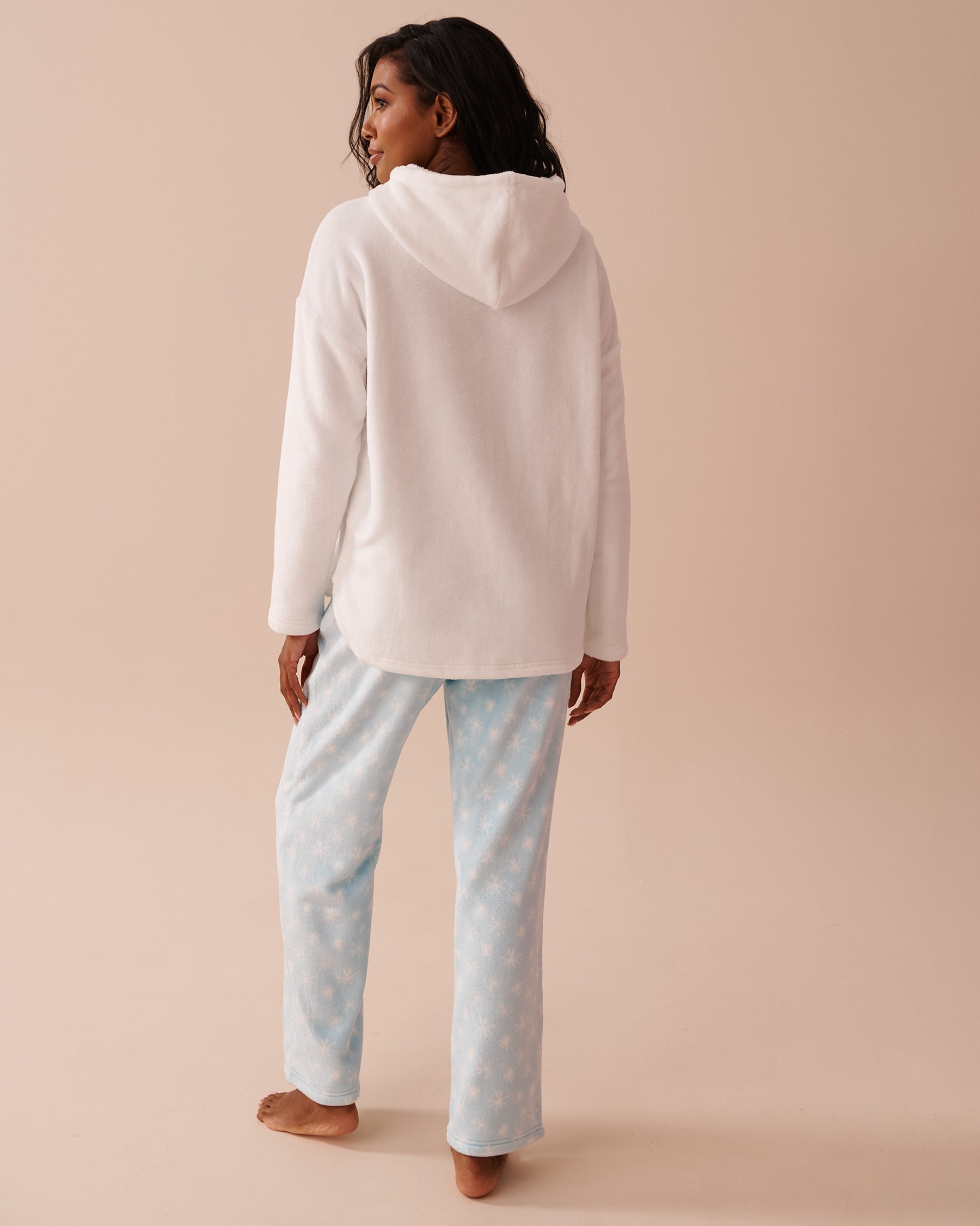 LA VIE EN ROSE Penguin & Snowflake Print Soft Plush PJ Set Penguin/Icy Blue 40400076 - View2
