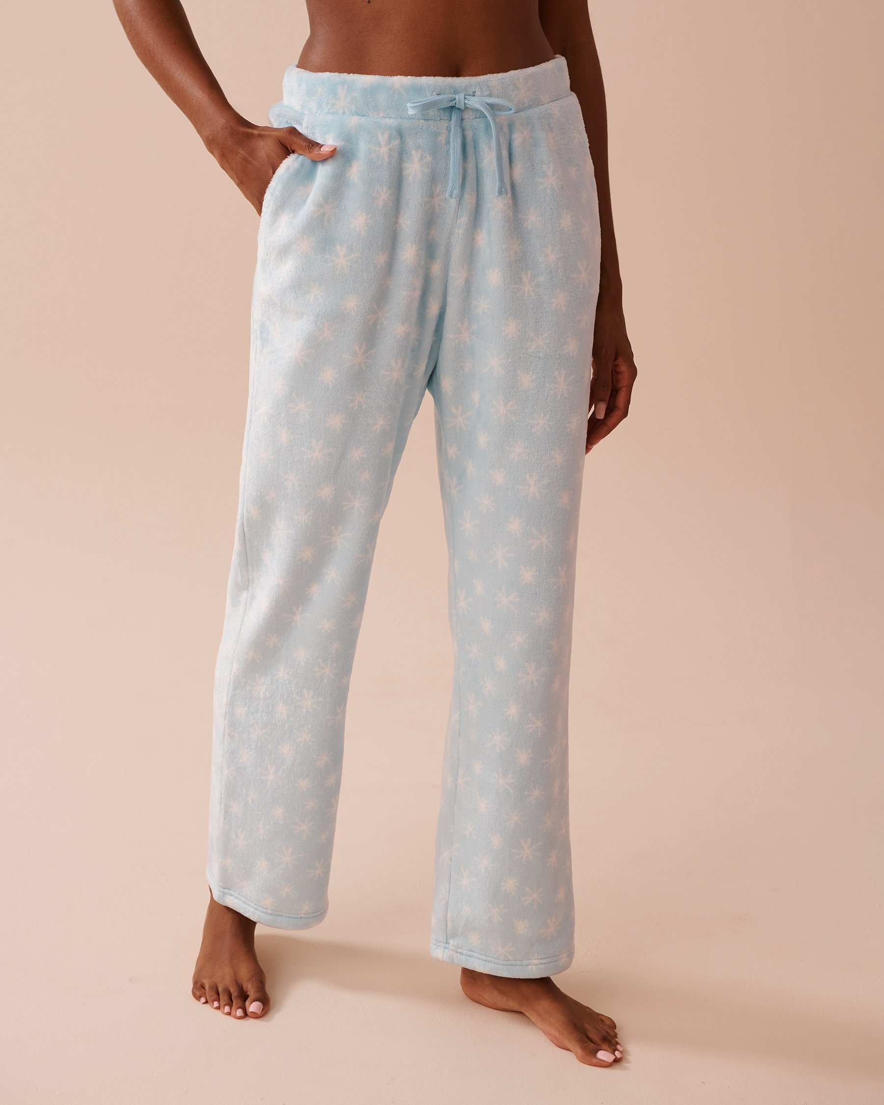 LA VIE EN ROSE Penguin & Snowflake Print Soft Plush PJ Set Penguin/Icy Blue 40400076 - View4