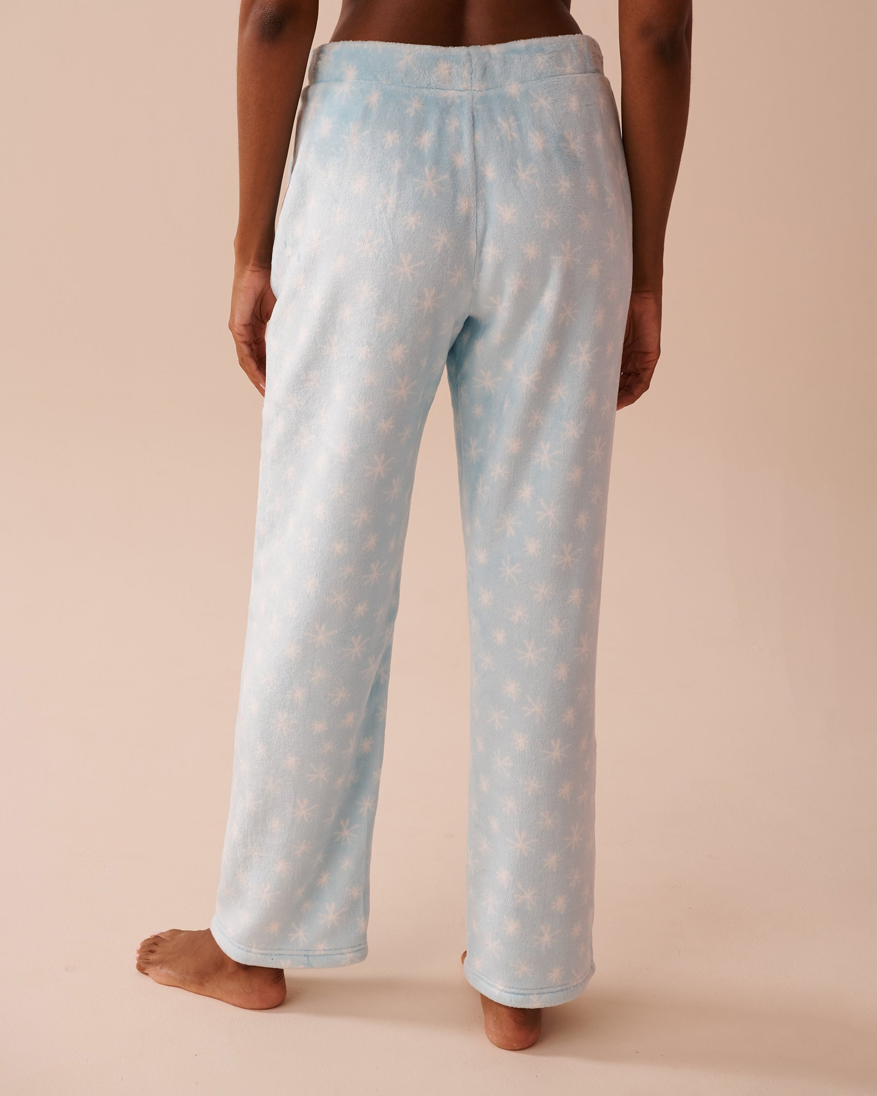 LA VIE EN ROSE Penguin & Snowflake Print Soft Plush PJ Set Penguin/Icy Blue 40400076 - View5