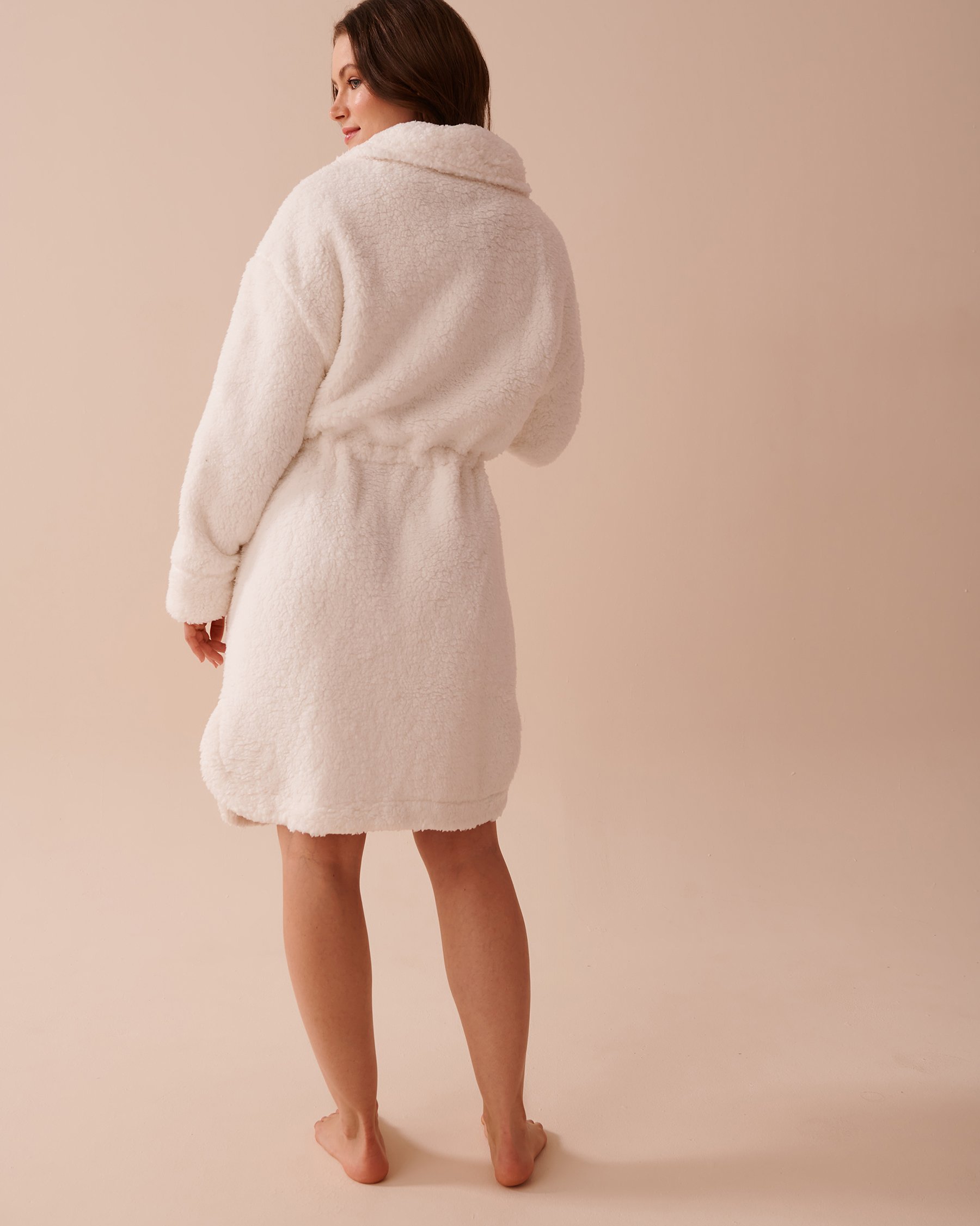 LA VIE EN ROSE Zip-up Funnel Neck Sherpa Robe Snow White 40600186 - View2
