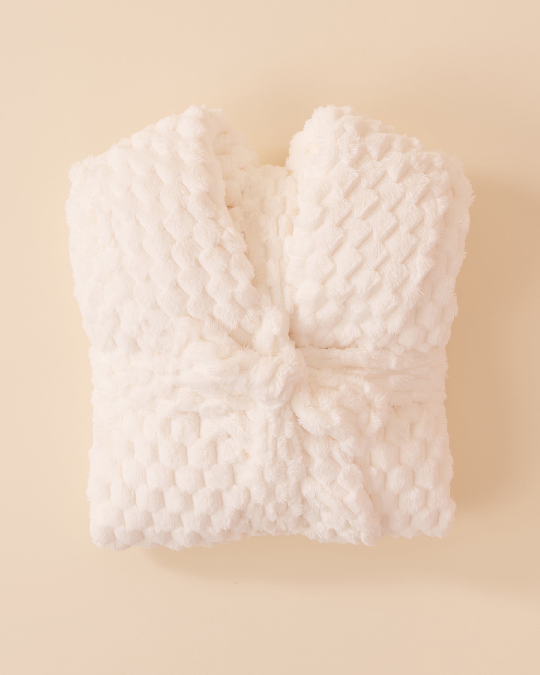 LA VIE EN ROSE Soft Plush Quilted Effect Robe Snow White 40600190 - View2