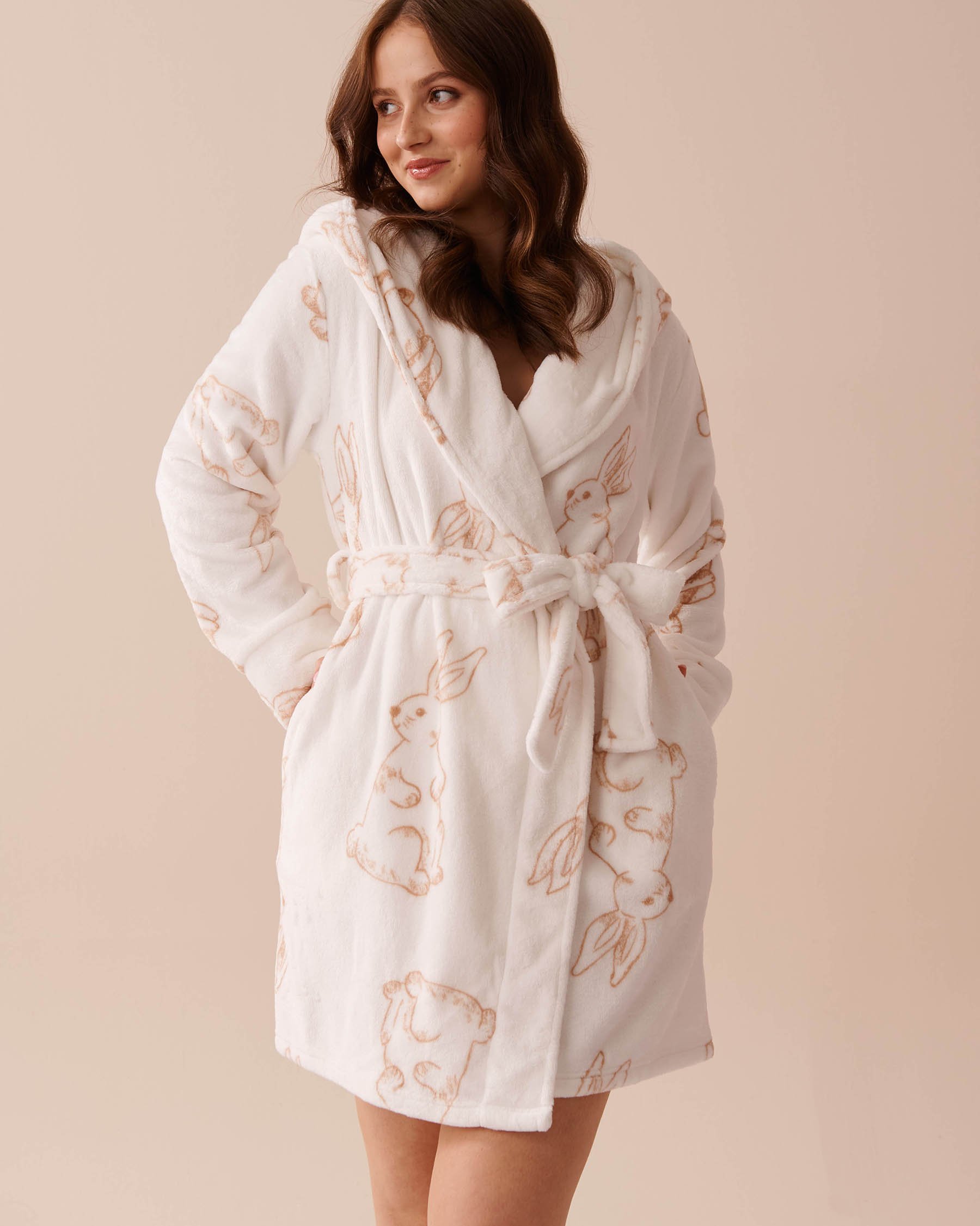 LA VIE EN ROSE Robe de chambre à capuchon en peluche imprimé lapin Lapin/Blanc neige 40600194 - Voir1