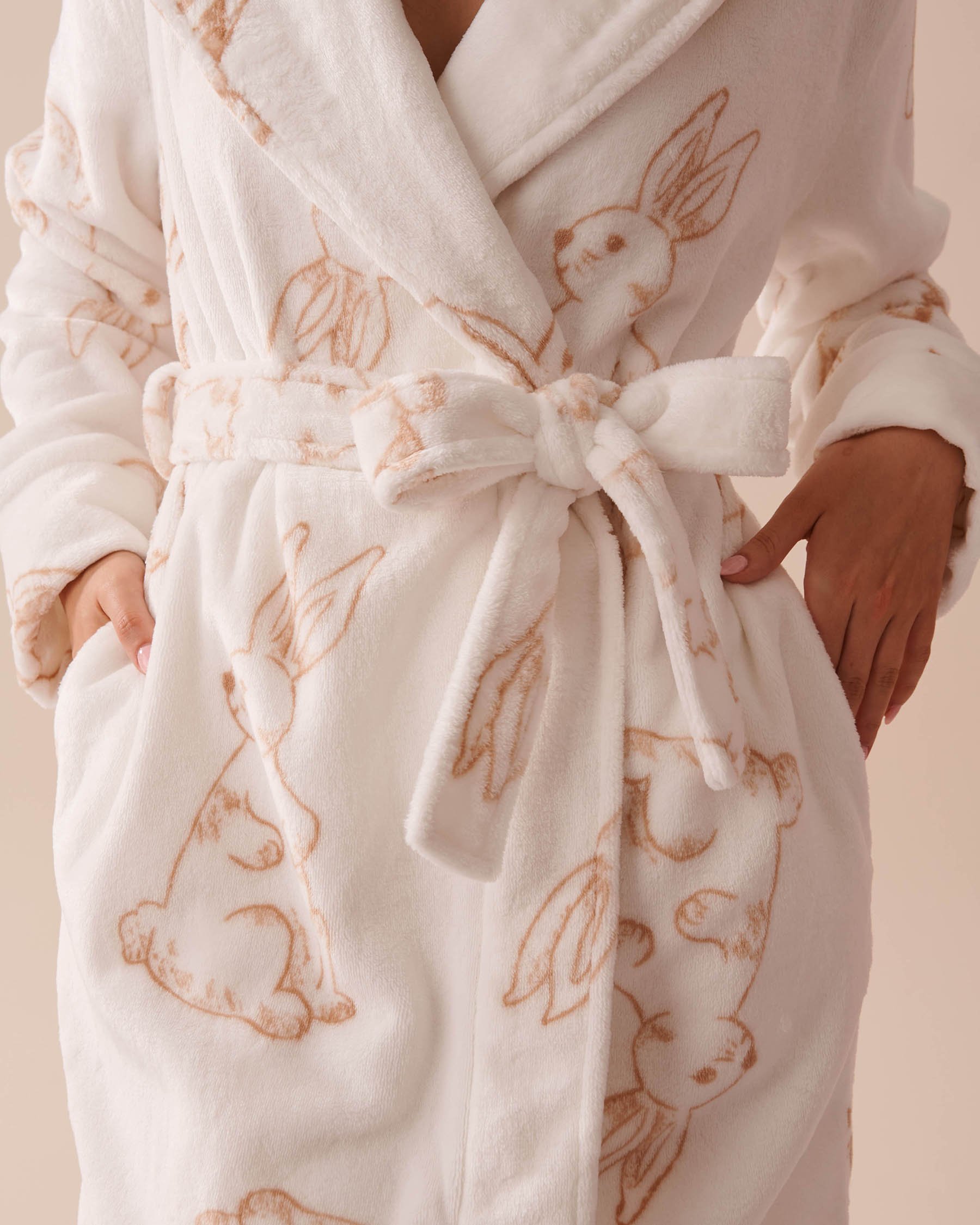LA VIE EN ROSE Robe de chambre à capuchon en peluche imprimé lapin Lapin/Blanc neige 40600194 - Voir5