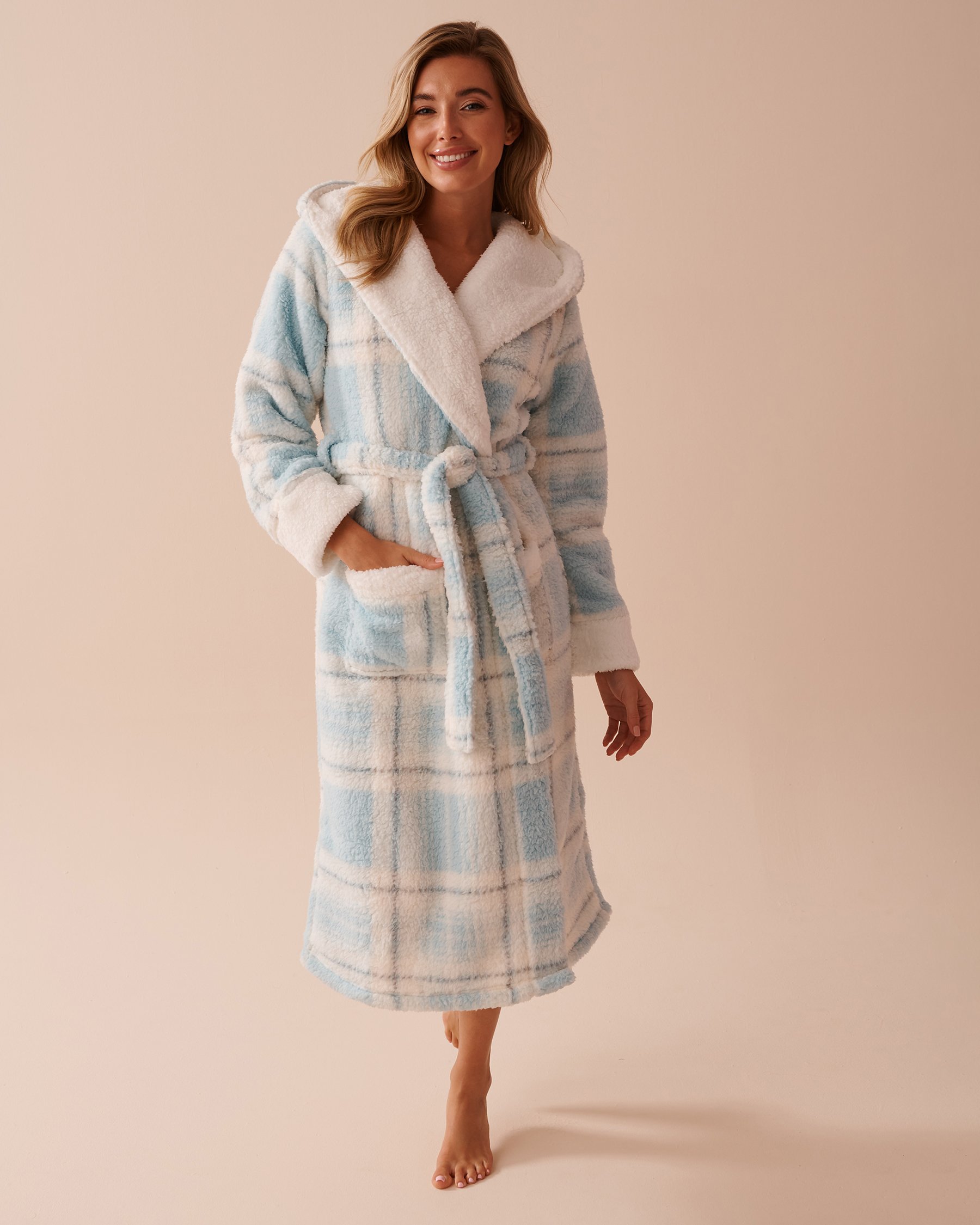 LA VIE EN ROSE Sherpa Plaid Robe Light Blue Plaid 40600195 - View1
