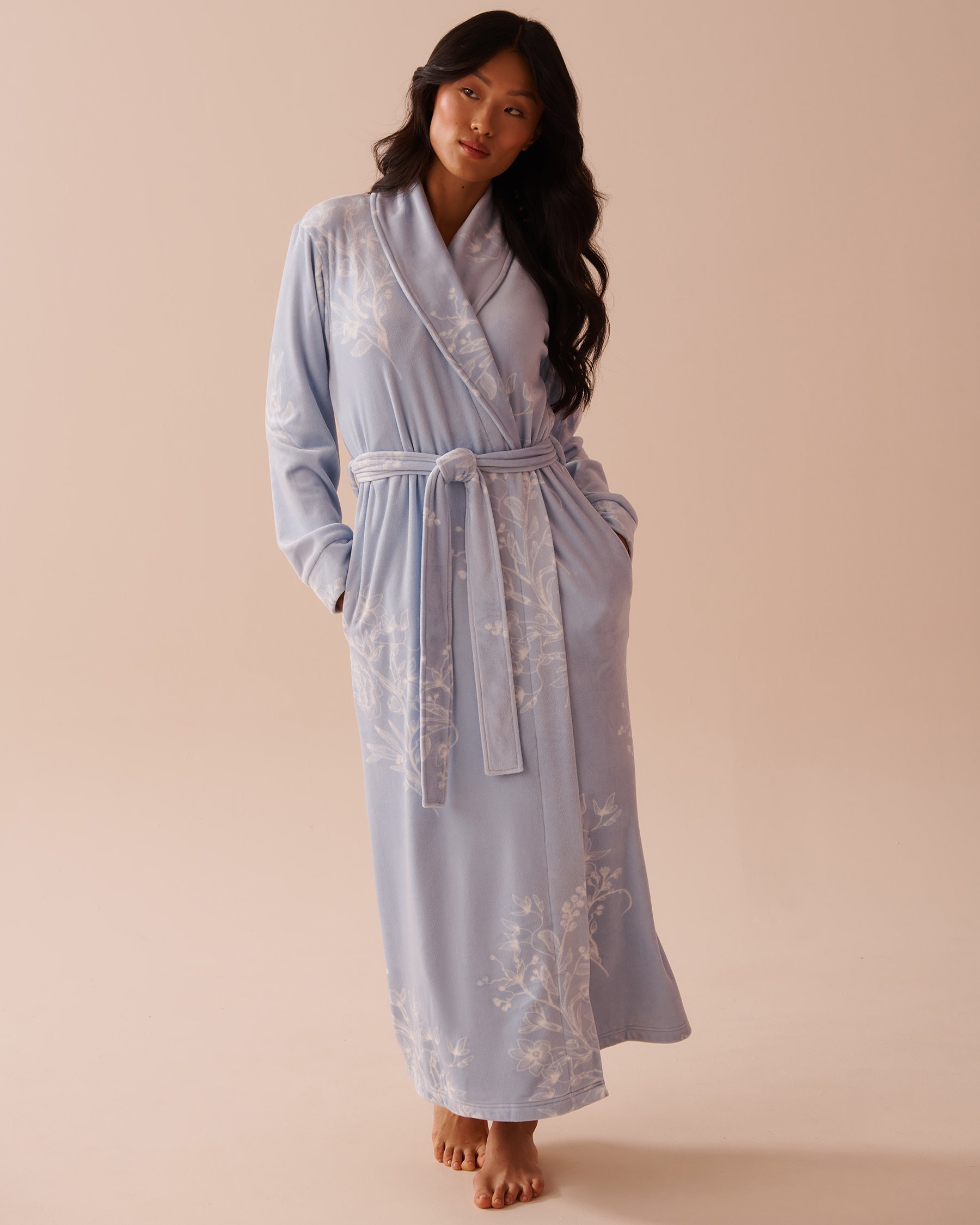 LA VIE EN ROSE Velvety Softness Long Robe Icy Blue Garden 40600196 - View1