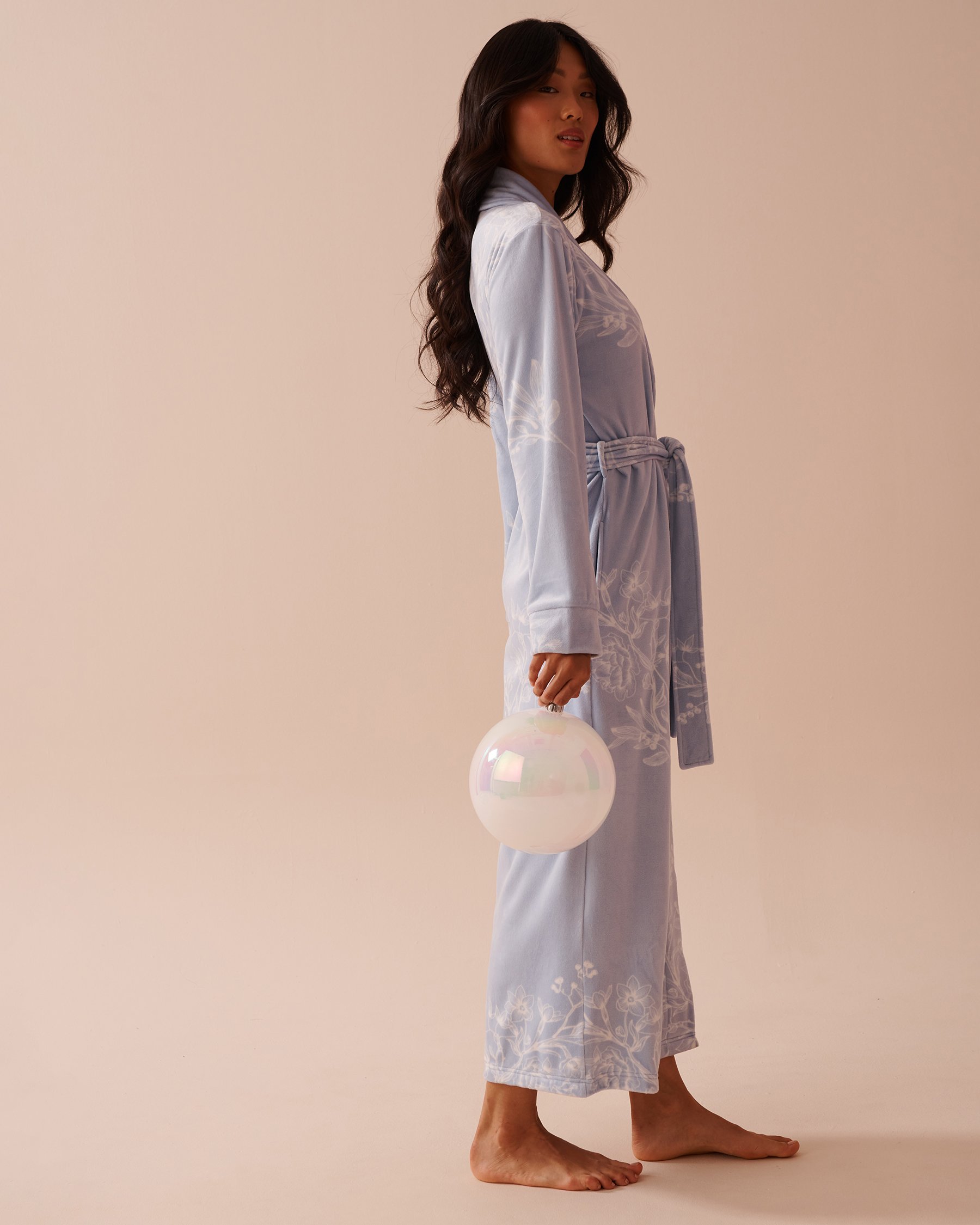 LA VIE EN ROSE Velvety Softness Long Robe Icy Blue Garden 40600196 - View3