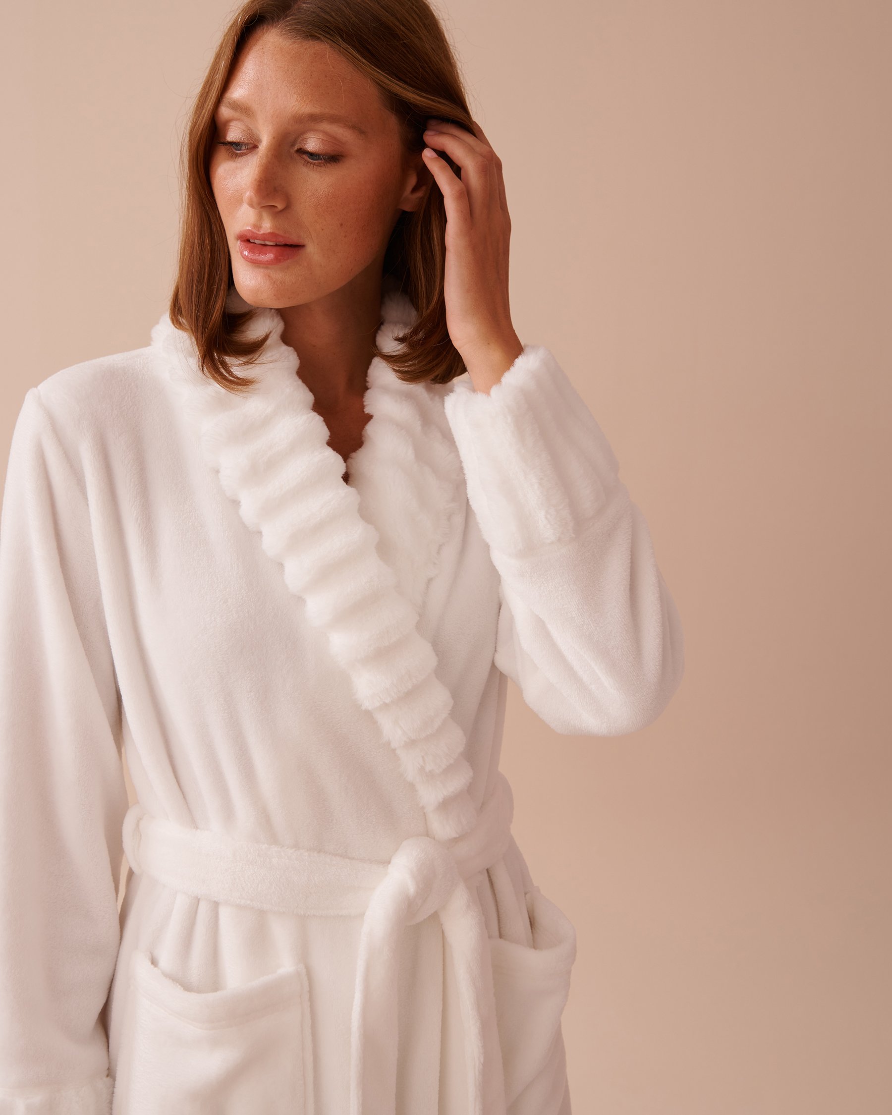 LA VIE EN ROSE Long Faux Fur and Soft Plush Robe Snow White 40600197 - View3