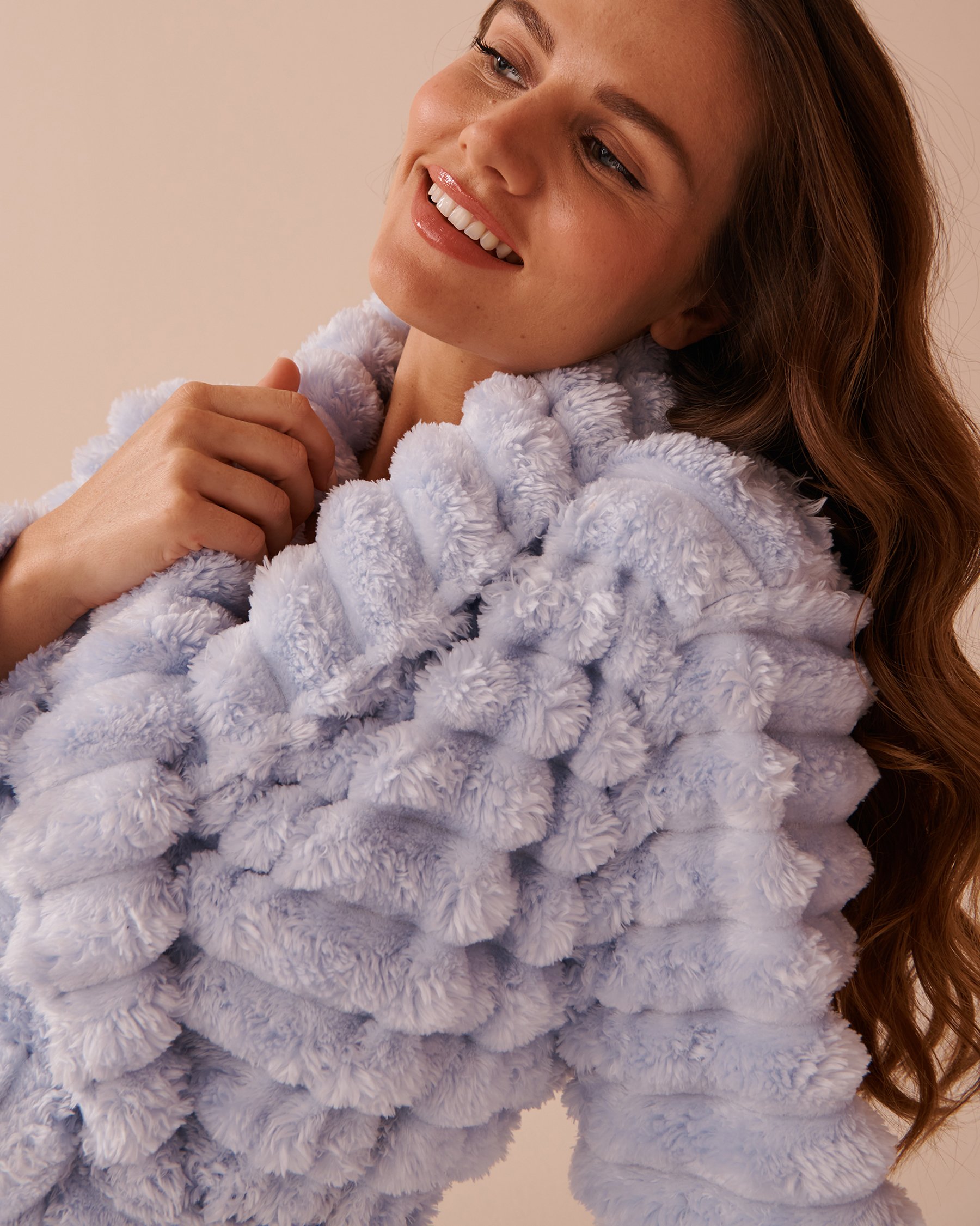 LA VIE EN ROSE Textured Stripe Soft Plush Robe Icy Blue 40600199 - View3