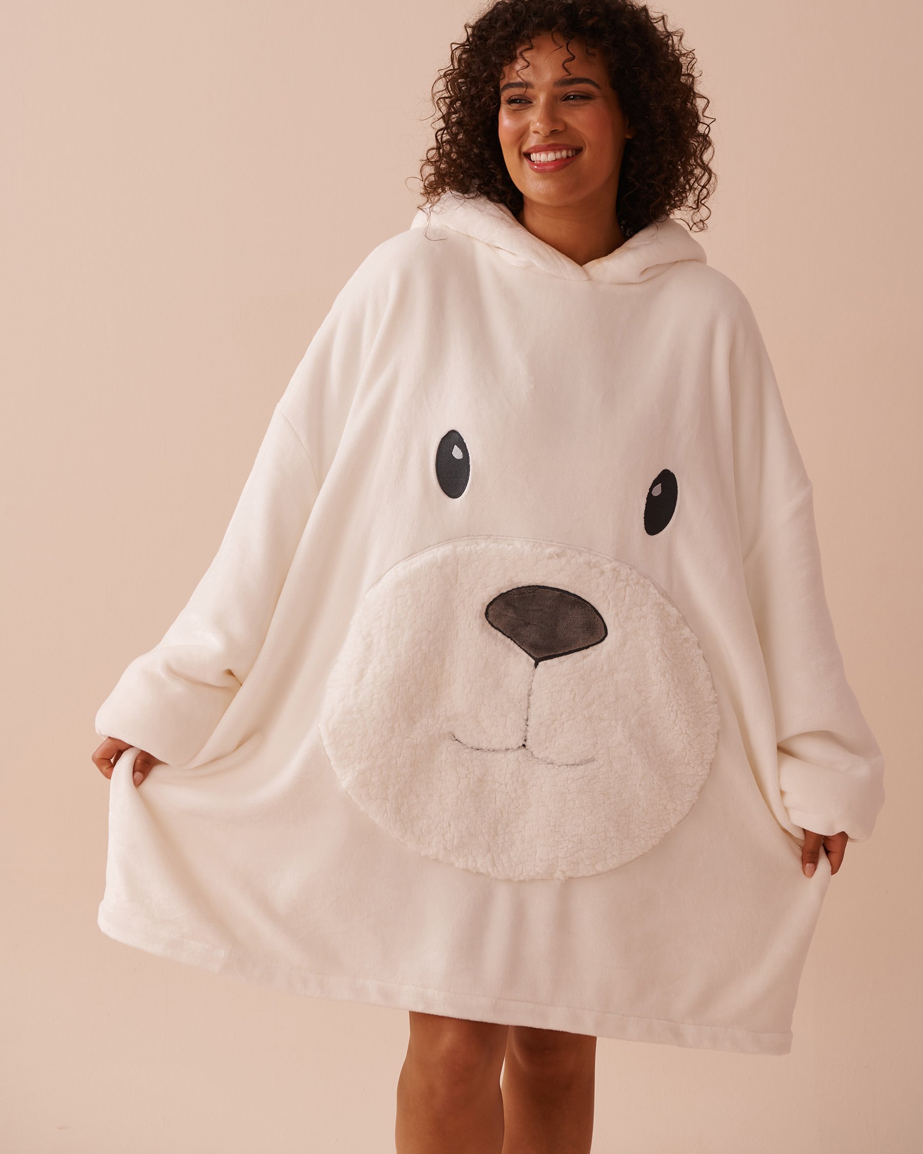 LA VIE EN ROSE Chandail surdimensionné en peluche douce à motif ours polaire Ours polaire/Blanc neige 40700349 - Voir6